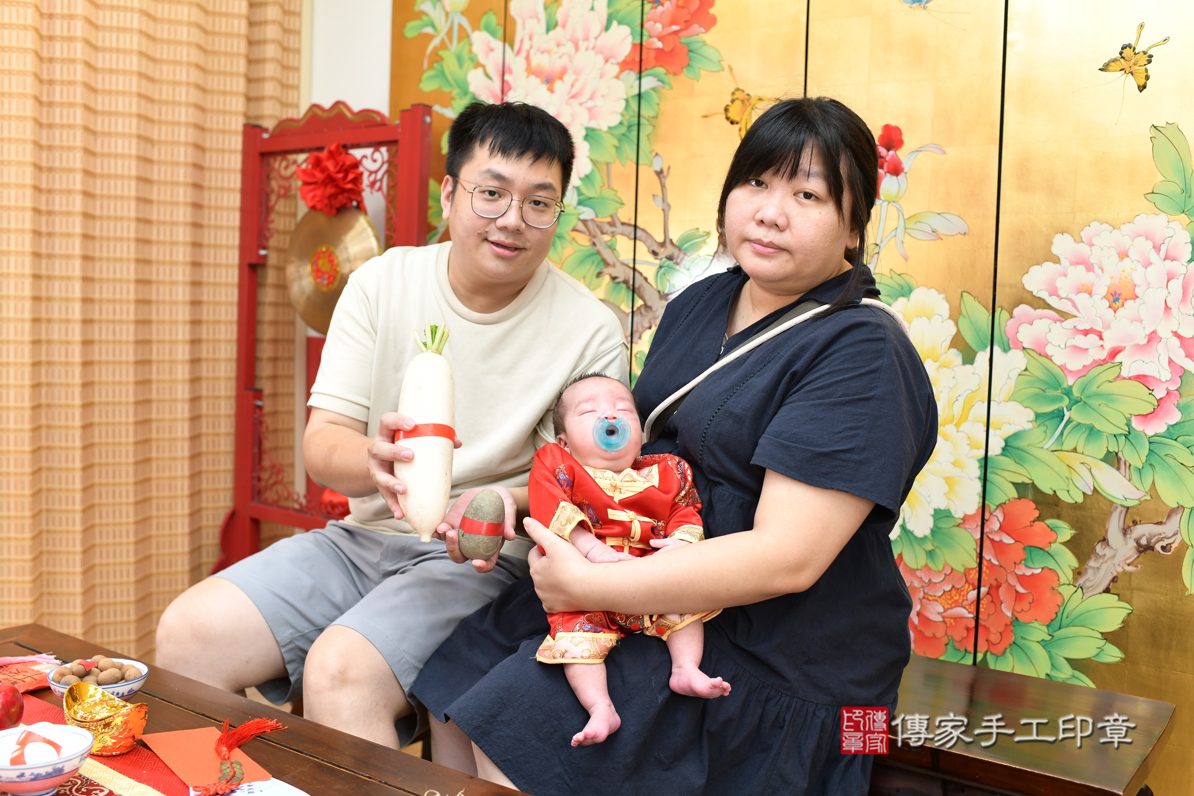 小淏寶寶(台北市大同區嬰兒寶寶滿月剃頭理髮、嬰兒剃胎毛儀式吉祥話)。中國風會場，爸媽寶貝穿「日中韓」古裝禮服。專業拍照、證書。★購買「臍帶章、肚臍章、胎毛筆刷印章」贈送：剃頭、收涎、抓周，三選一。2024.9.29，照片15