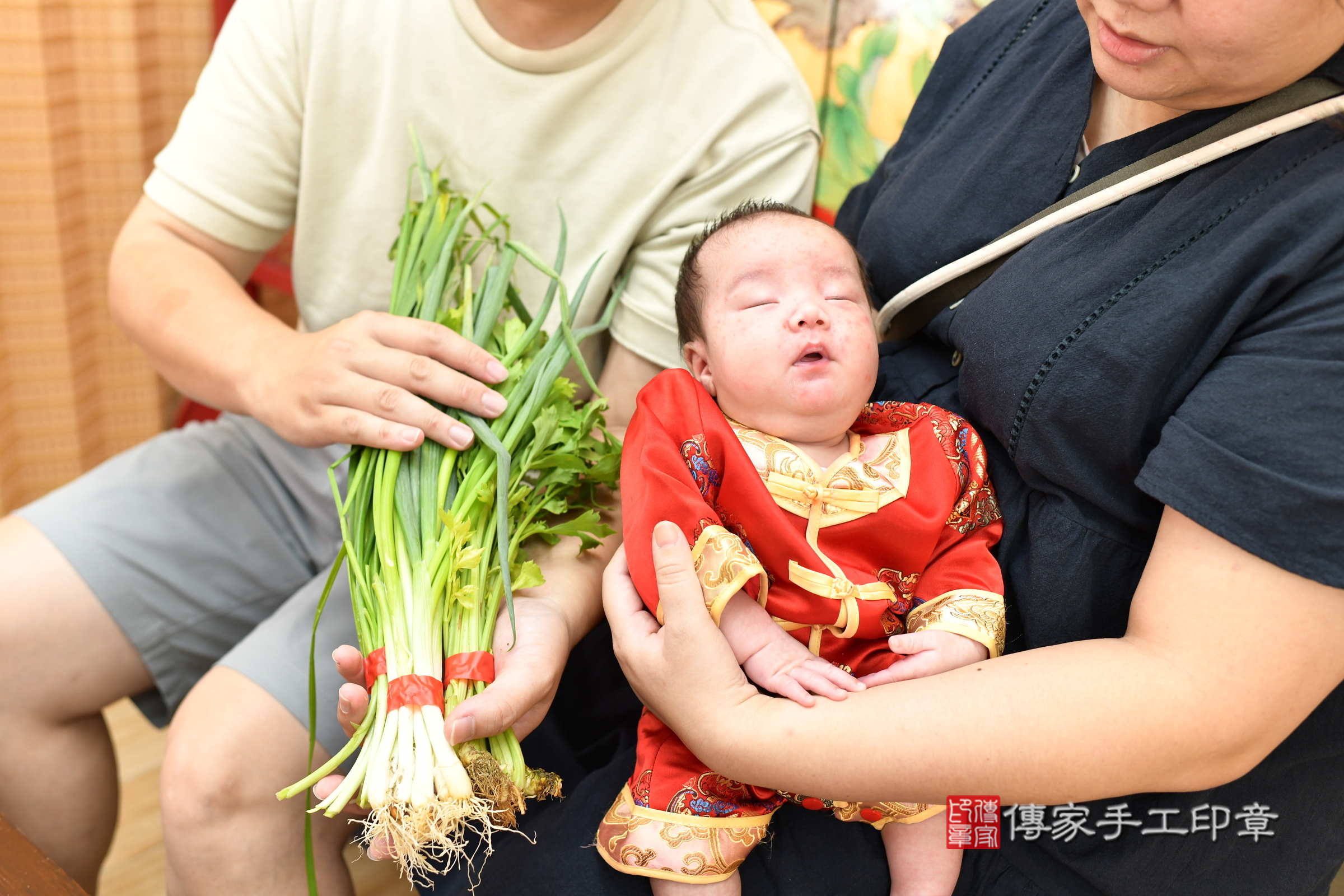 小淏寶寶(台北市大同區嬰兒寶寶滿月剃頭理髮、嬰兒剃胎毛儀式吉祥話)。中國風會場，爸媽寶貝穿「日中韓」古裝禮服。專業拍照、證書。★購買「臍帶章、肚臍章、胎毛筆刷印章」贈送：剃頭、收涎、抓周，三選一。2024.9.29，照片17