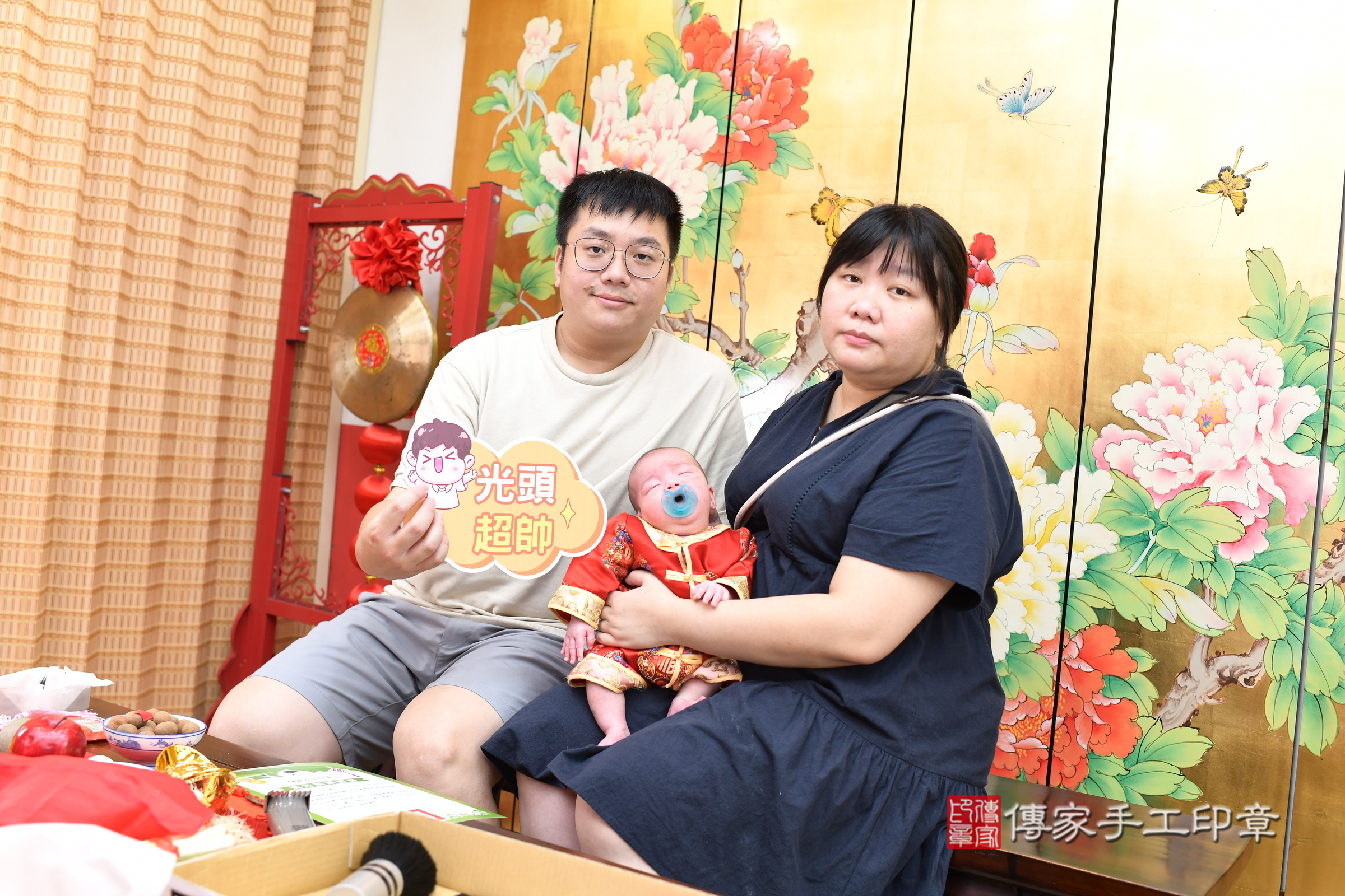 小淏寶寶(台北市大同區嬰兒寶寶滿月剃頭理髮、嬰兒剃胎毛儀式吉祥話)。中國風會場，爸媽寶貝穿「日中韓」古裝禮服。專業拍照、證書。★購買「臍帶章、肚臍章、胎毛筆刷印章」贈送：剃頭、收涎、抓周，三選一。2024.9.29，照片25