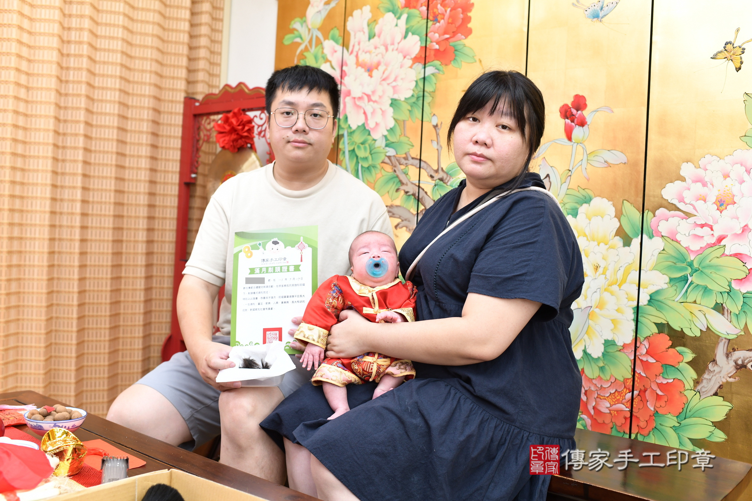 小淏寶寶(台北市大同區嬰兒寶寶滿月剃頭理髮、嬰兒剃胎毛儀式吉祥話)。中國風會場，爸媽寶貝穿「日中韓」古裝禮服。專業拍照、證書。★購買「臍帶章、肚臍章、胎毛筆刷印章」贈送：剃頭、收涎、抓周，三選一。2024.9.29，照片27