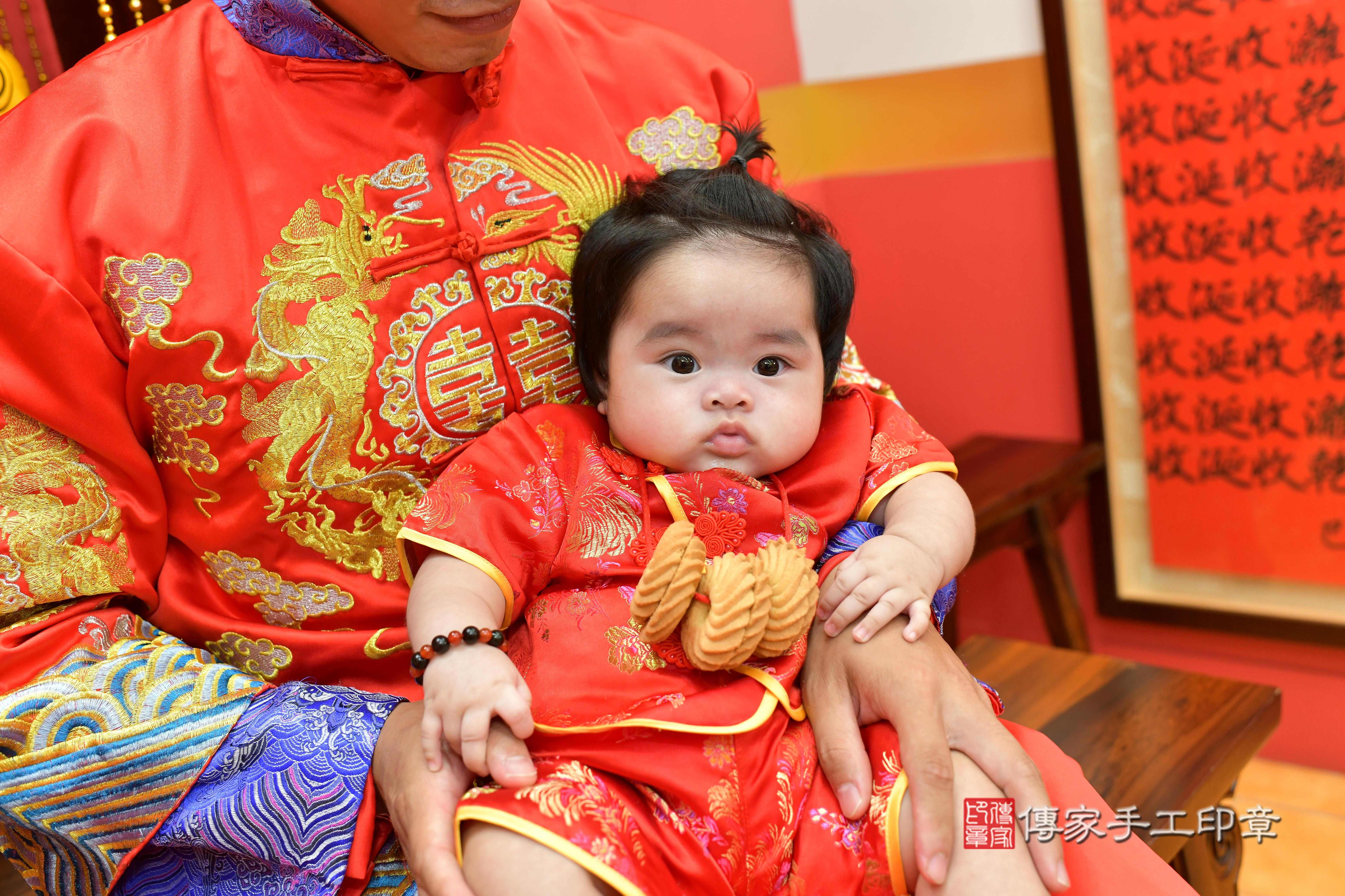 傳家手工印章桃園店、抓周、度脺、中國風會場、傳家嬰兒古禮、吉祥話、抓周道具物品24種、拍照。抓周證書。寶寶抓周、滿周歲、生日快樂、祝福