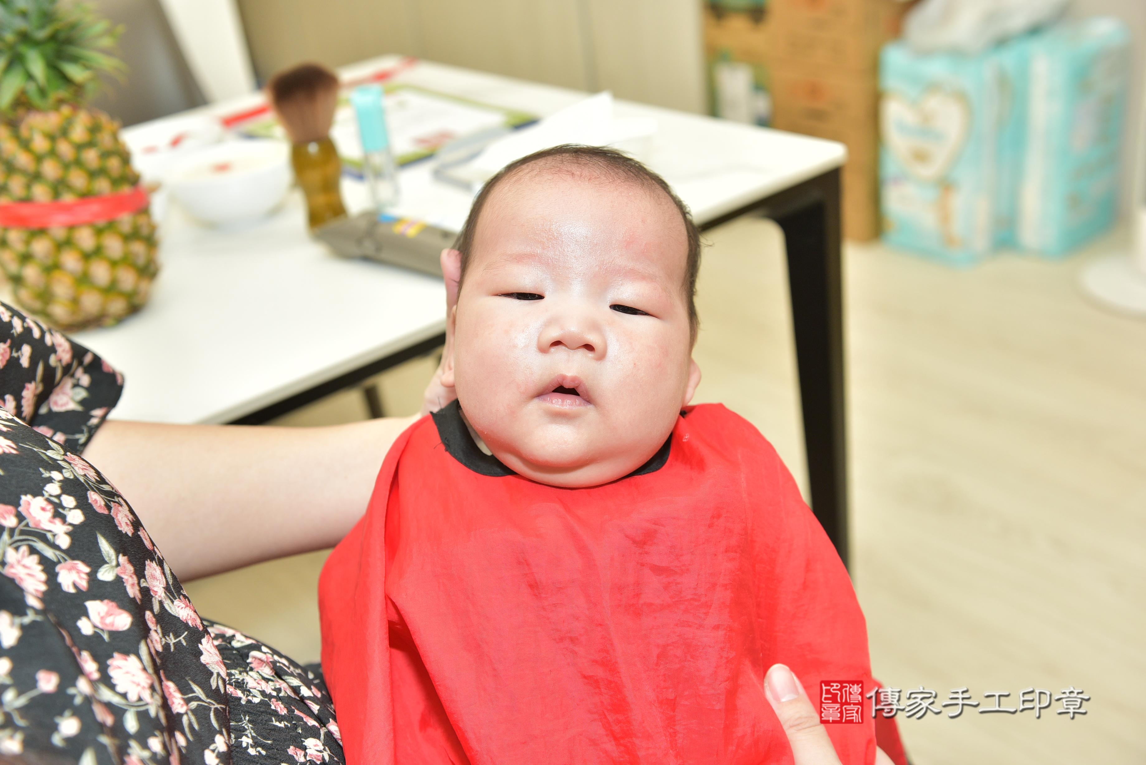 傳家手工印章桃園店、抓周、度脺、中國風會場、傳家嬰兒古禮、吉祥話、抓周道具物品24種、拍照。抓周證書。寶寶抓周、滿周歲、生日快樂、祝福