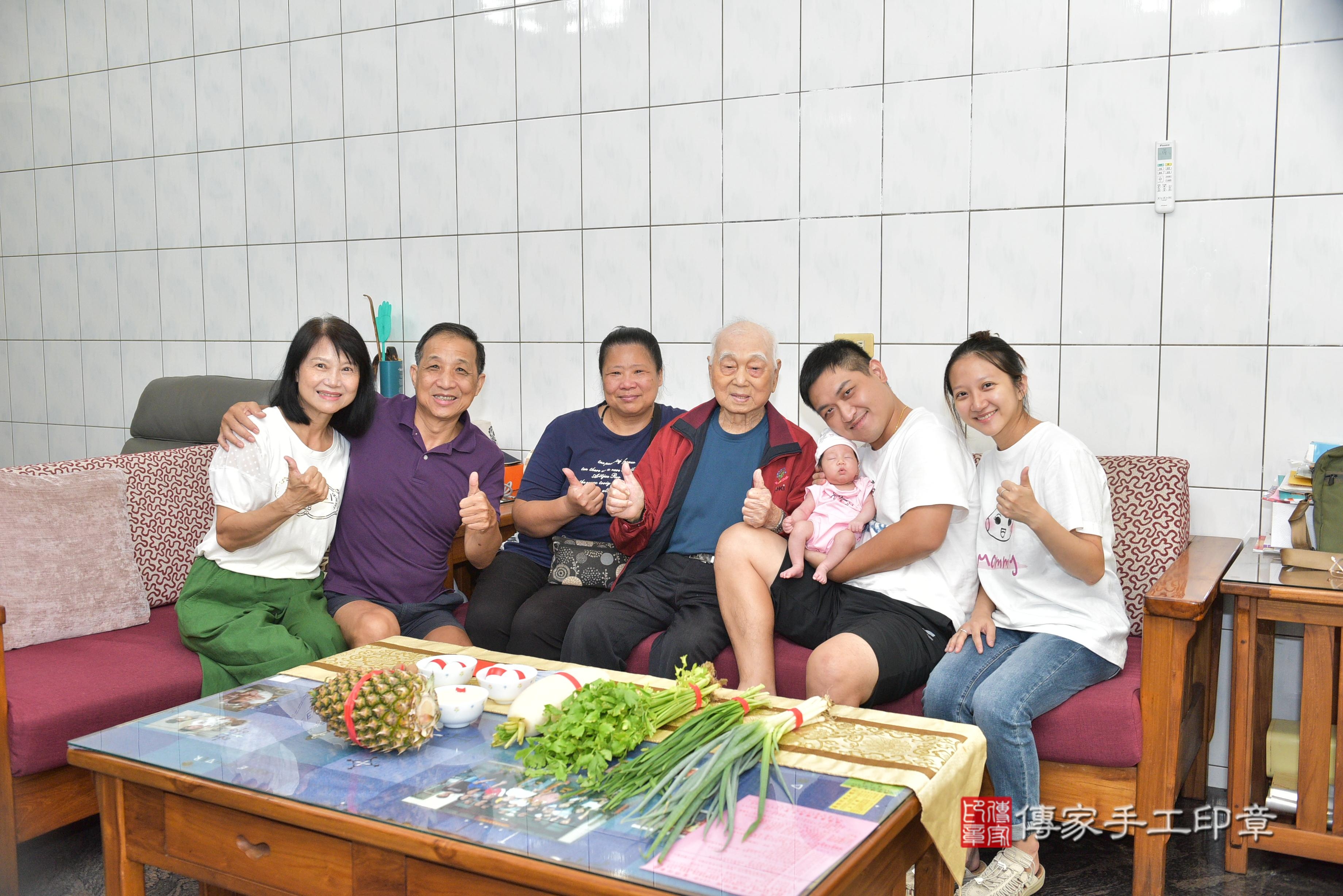 傳家手工印章桃園店、抓周、度脺、中國風會場、傳家嬰兒古禮、吉祥話、抓周道具物品24種、拍照。抓周證書。寶寶抓周、滿周歲、生日快樂、祝福