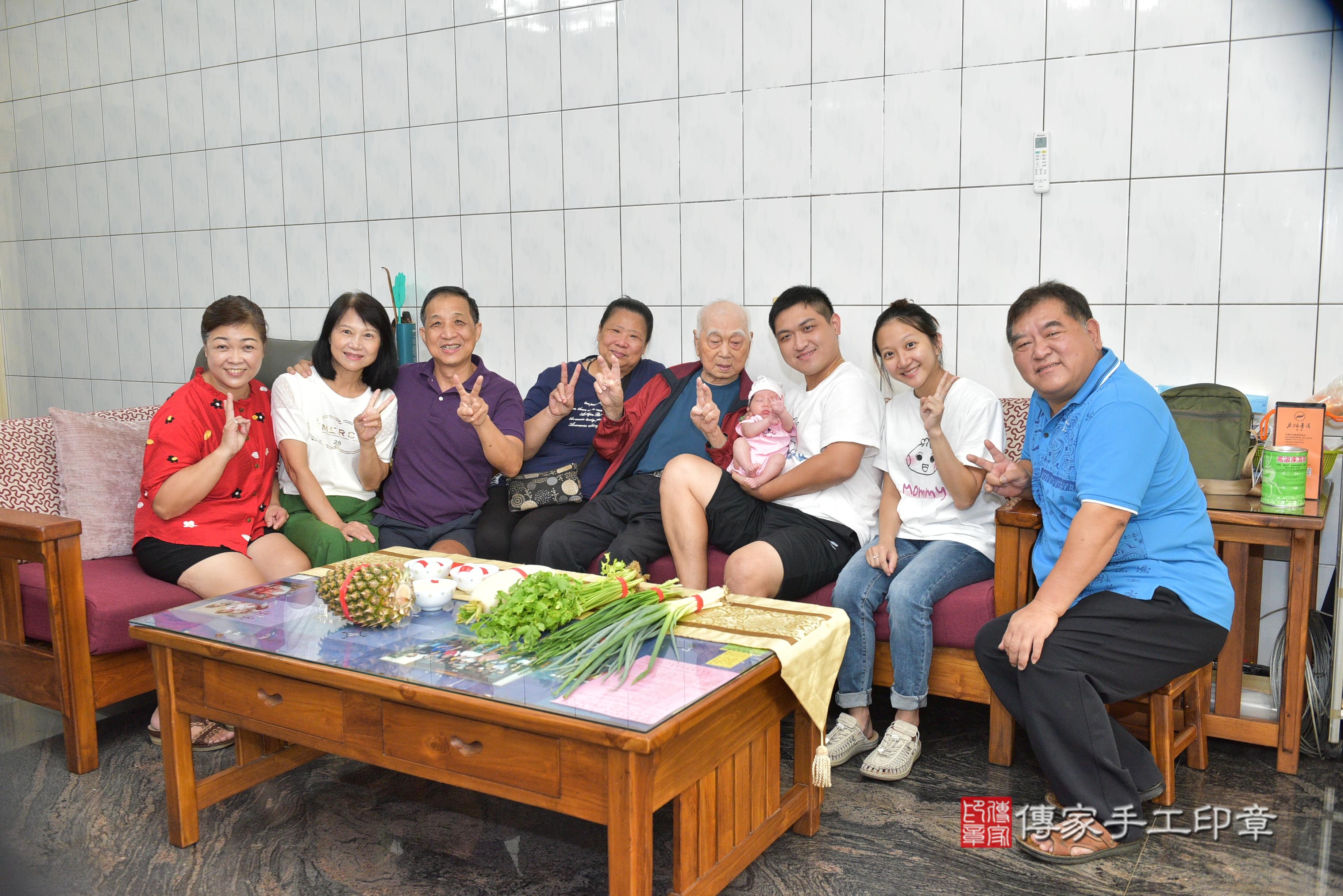 傳家手工印章桃園店、抓周、度脺、中國風會場、傳家嬰兒古禮、吉祥話、抓周道具物品24種、拍照。抓周證書。寶寶抓周、滿周歲、生日快樂、祝福