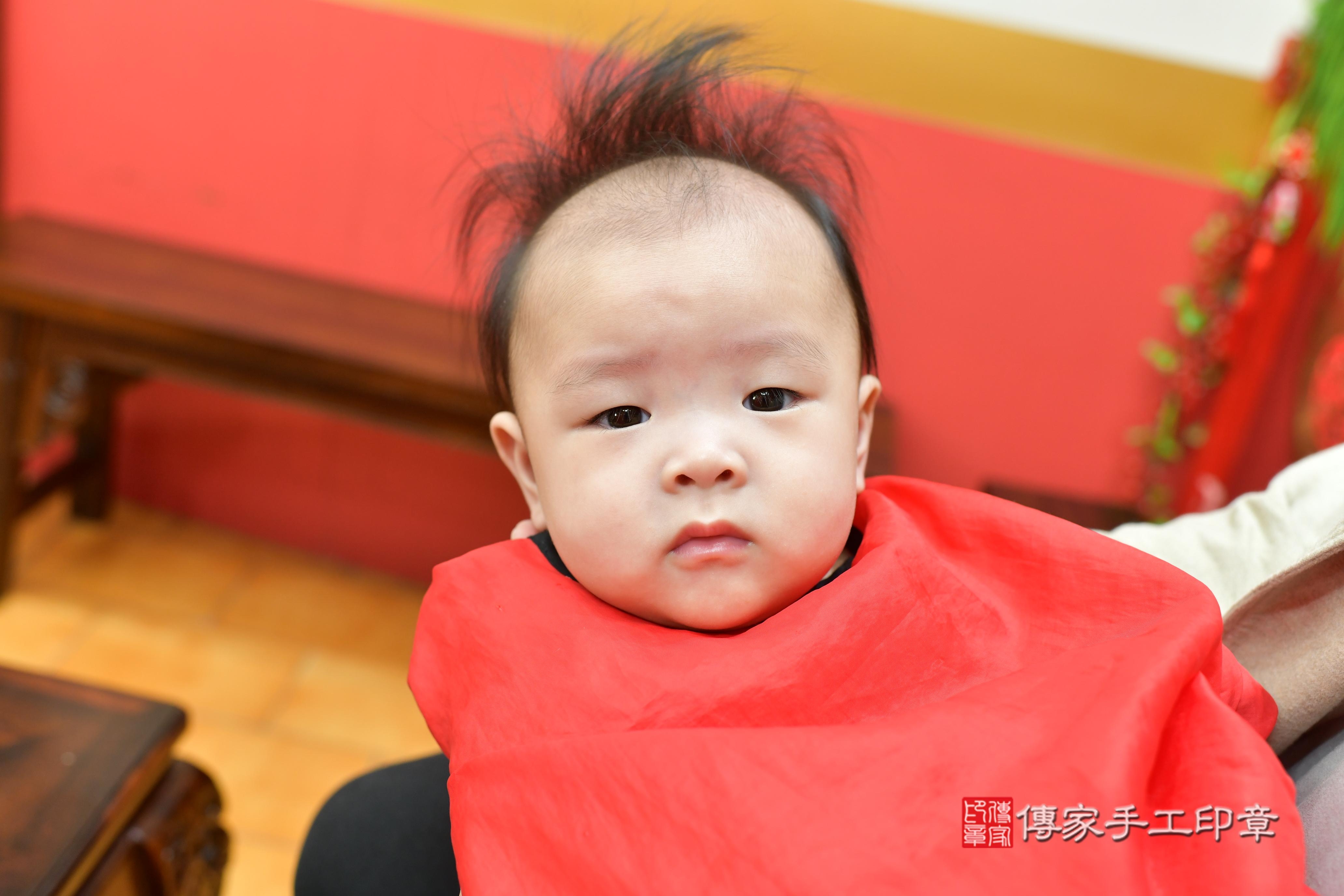 傳家手工印章桃園店、抓周、度脺、中國風會場、傳家嬰兒古禮、吉祥話、抓周道具物品24種、拍照。抓周證書。寶寶抓周、滿周歲、生日快樂、祝福