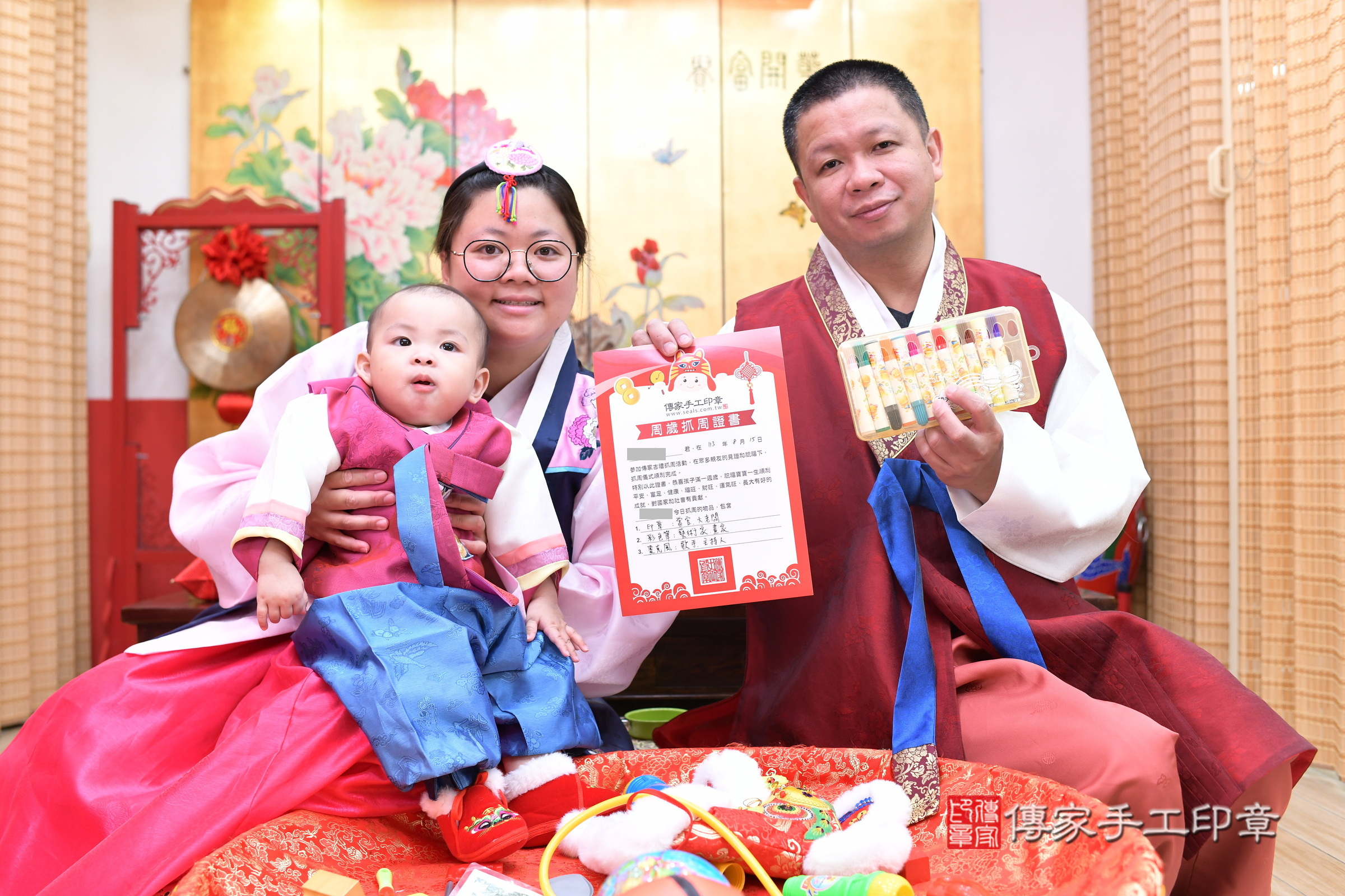 台北市大同區諺諺寶寶抓周推薦：傳家台北店抓周度脺中國風會場，嬰兒古禮抓周流程儀式吉祥話、抓周道具物品24種、拍照。抓周證書。2024.8.15，照片18