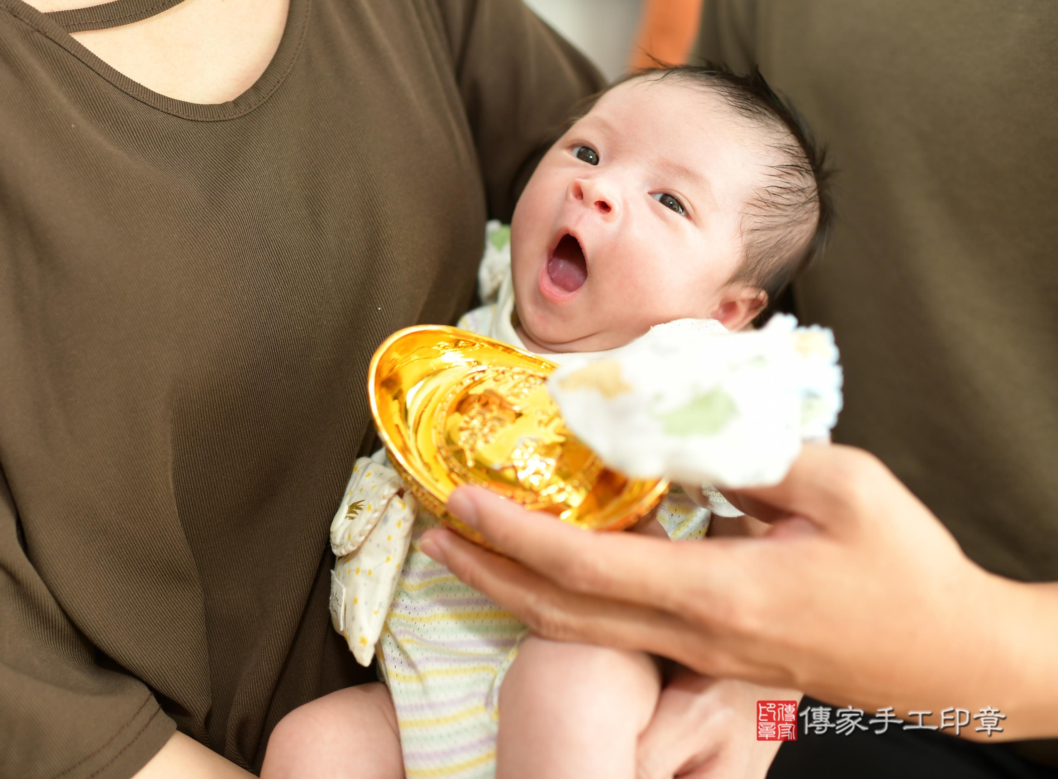 傳家手工印章台南店、抓周、度脺、中國風會場、傳家嬰兒古禮、吉祥話、抓周道具物品24種、拍照。抓周證書。寶寶抓周、滿周歲、生日快樂、祝福