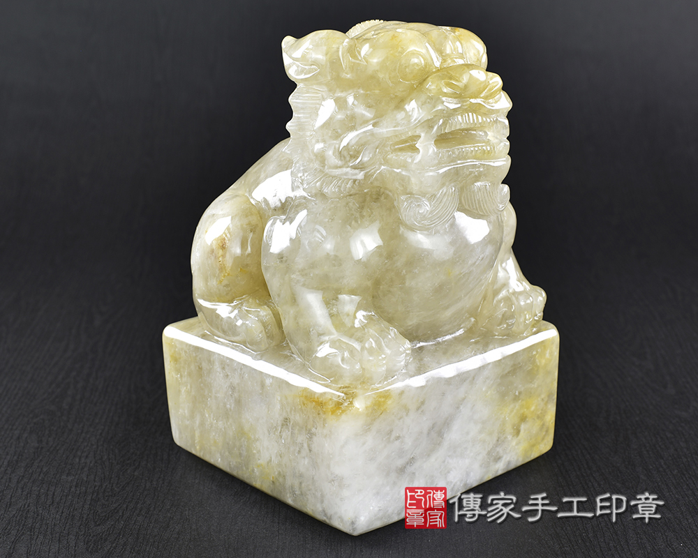 傳家手工印章實際成品：頂級新疆黃玉精雕祥獅獻瑞廟章：廟章、神明印章、大印章