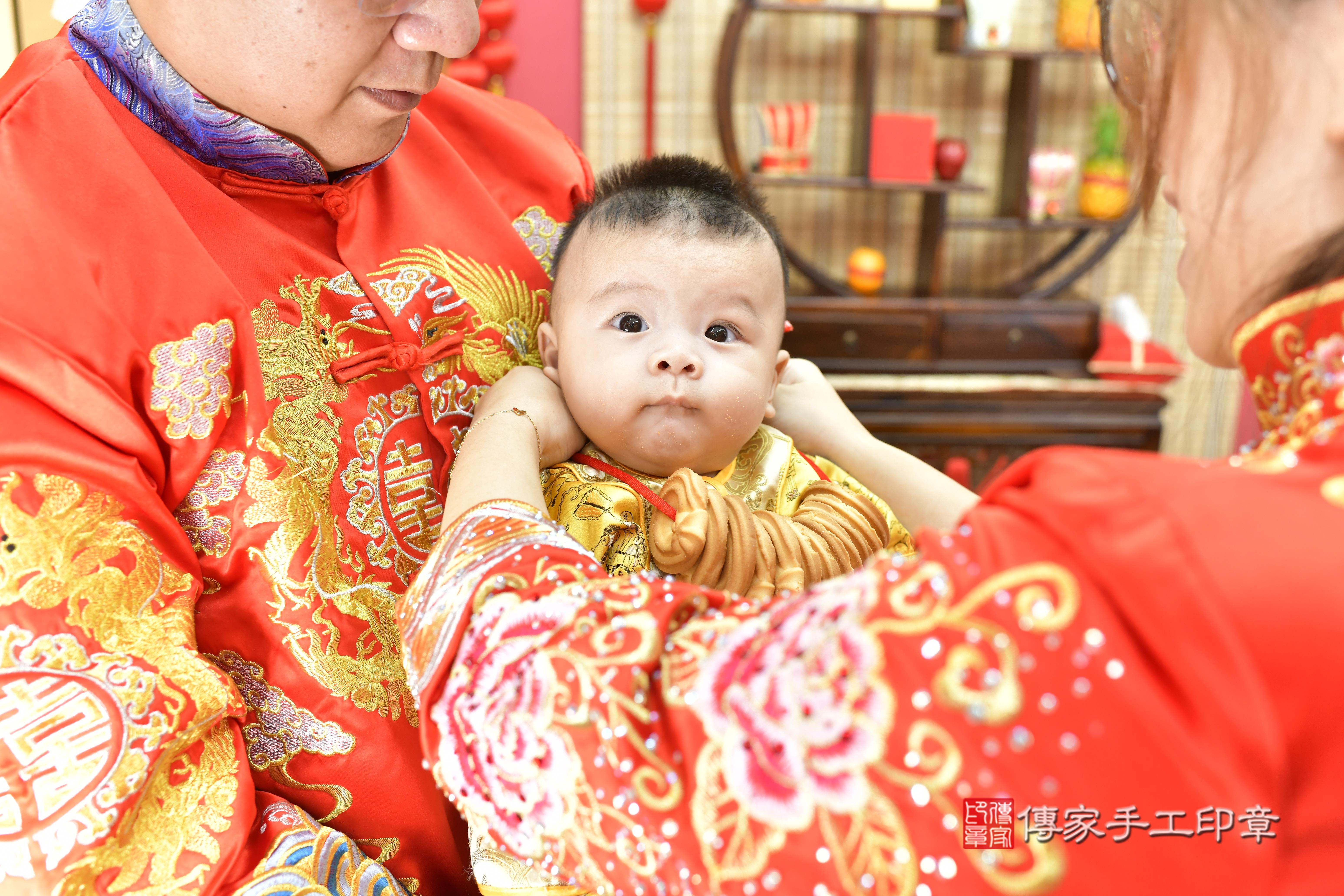 傳家手工印章新竹店、抓周、度脺、中國風會場、傳家嬰兒古禮、吉祥話、抓周道具物品24種、拍照。抓周證書。寶寶抓周、滿周歲、生日快樂、祝福