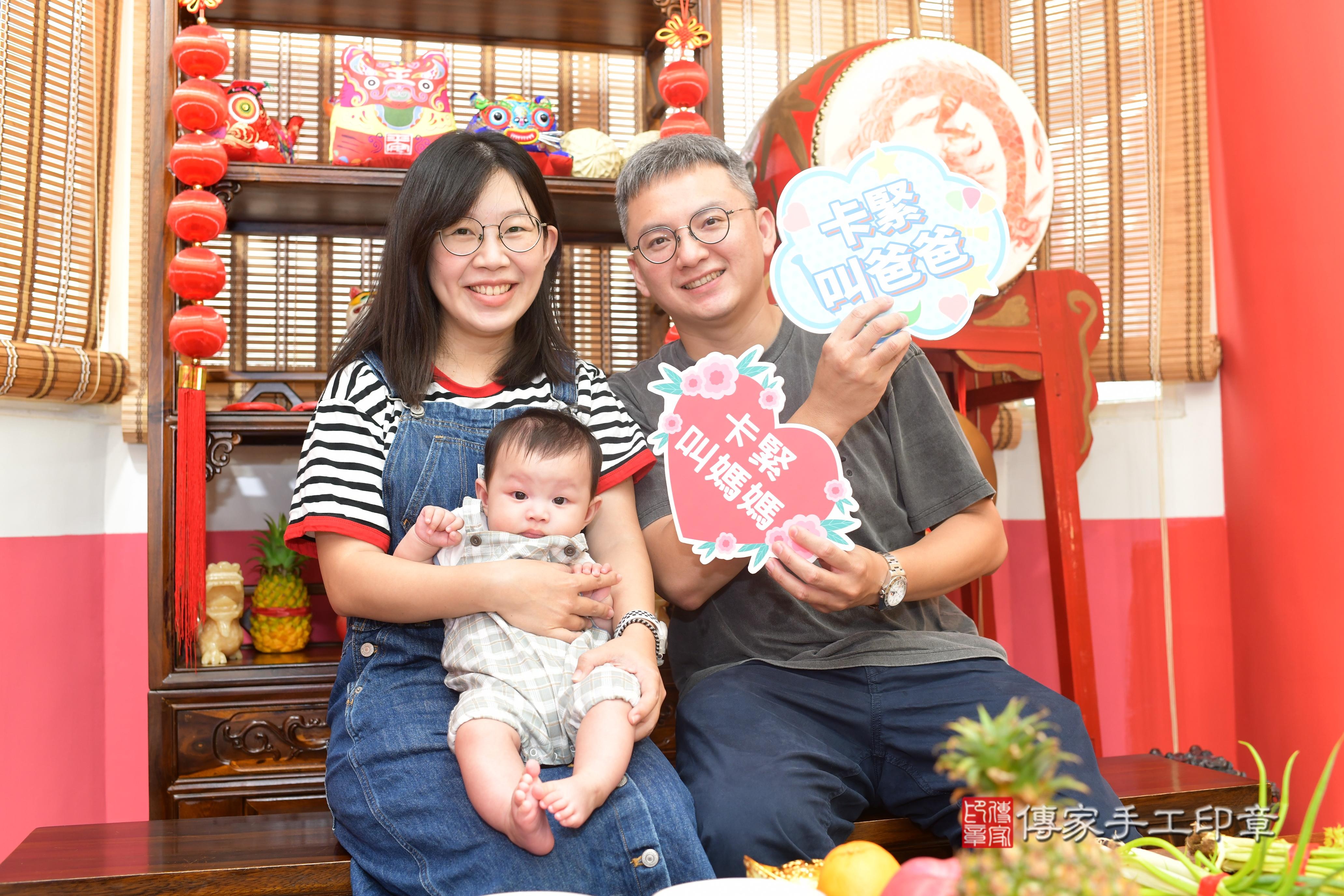 傳家手工印章高雄店、抓周、度脺、中國風會場、傳家嬰兒古禮、吉祥話、抓周道具物品24種、拍照。抓周證書。寶寶抓周、滿周歲、生日快樂、祝福