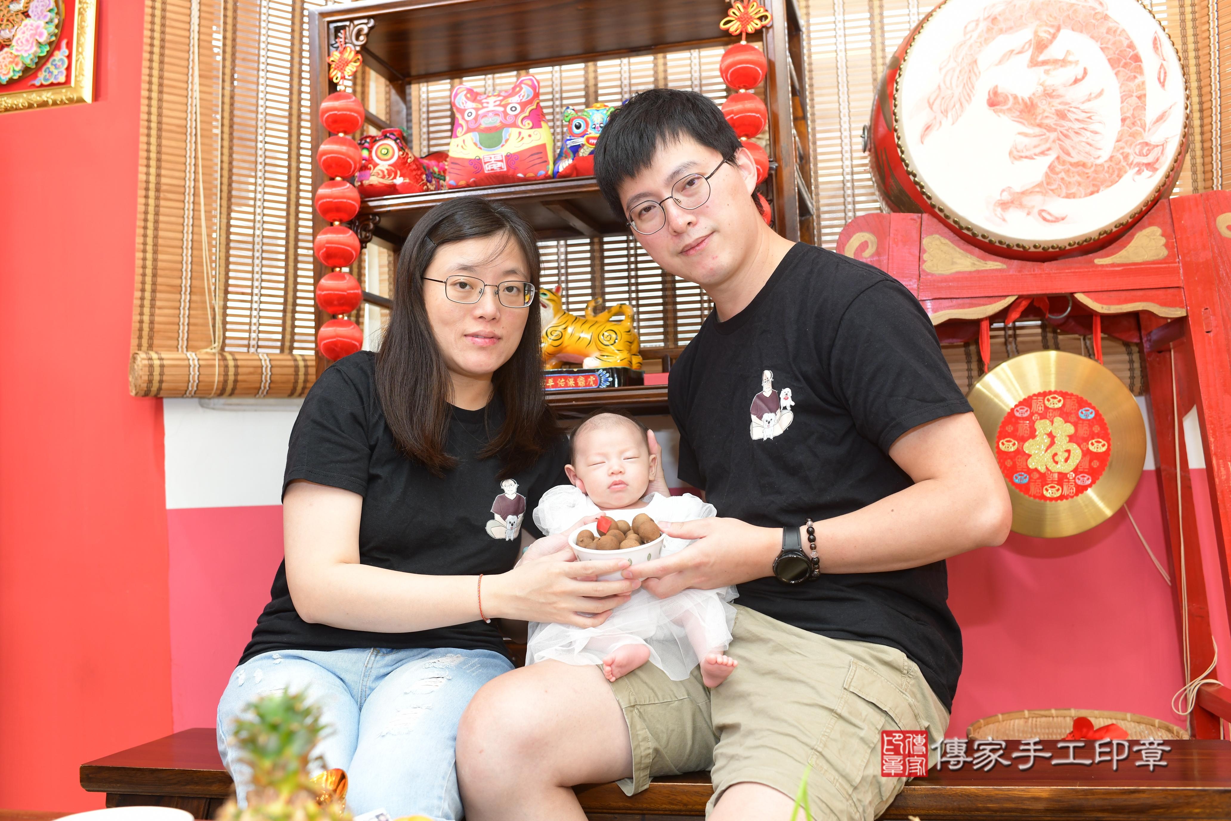 傳家手工印章高雄店、抓周、度脺、中國風會場、傳家嬰兒古禮、吉祥話、抓周道具物品24種、拍照。抓周證書。寶寶抓周、滿周歲、生日快樂、祝福