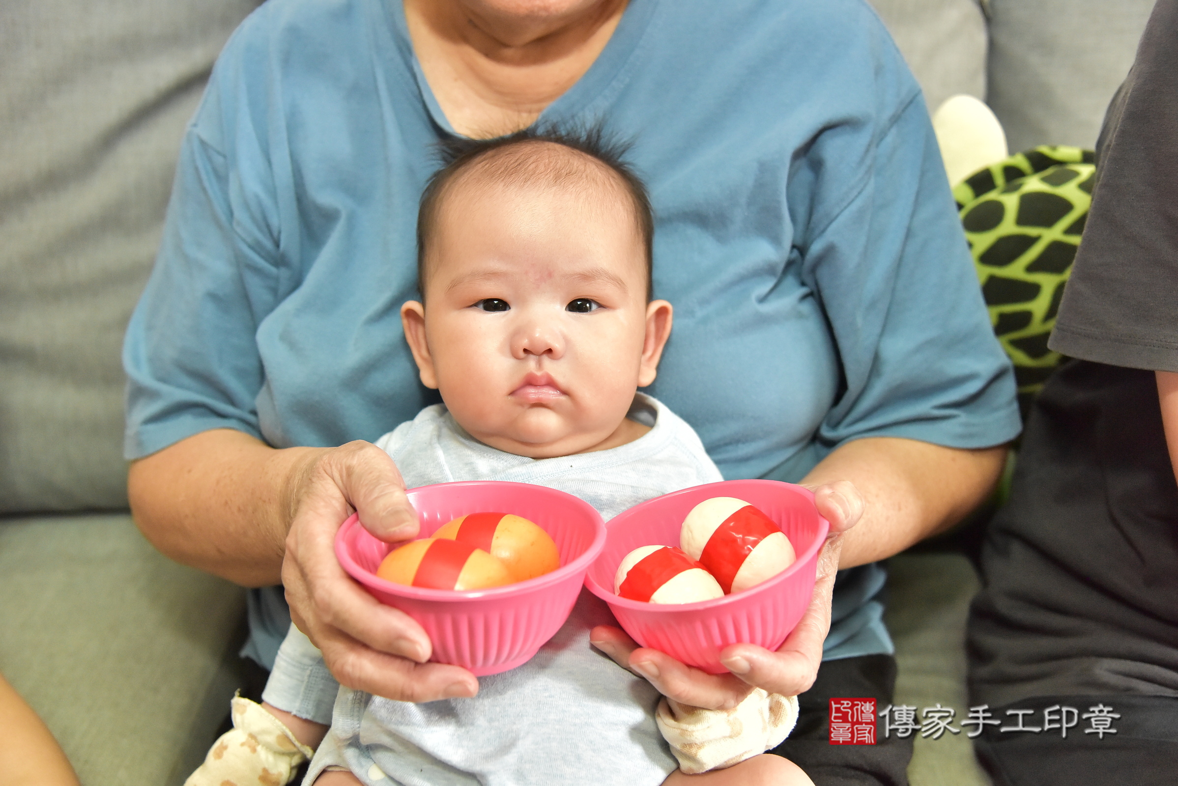 舲舲寶寶(新北市中和區到府嬰兒舲舲寶寶滿月剃頭理髮、到府嬰兒剃胎毛儀式吉祥話)。到府剃頭剃胎毛主持、專業拍照、證書。★購買「臍帶章、肚臍章、胎毛筆刷印章」贈送：剃頭、收涎、抓周，三選一。2024.10.5，照片5