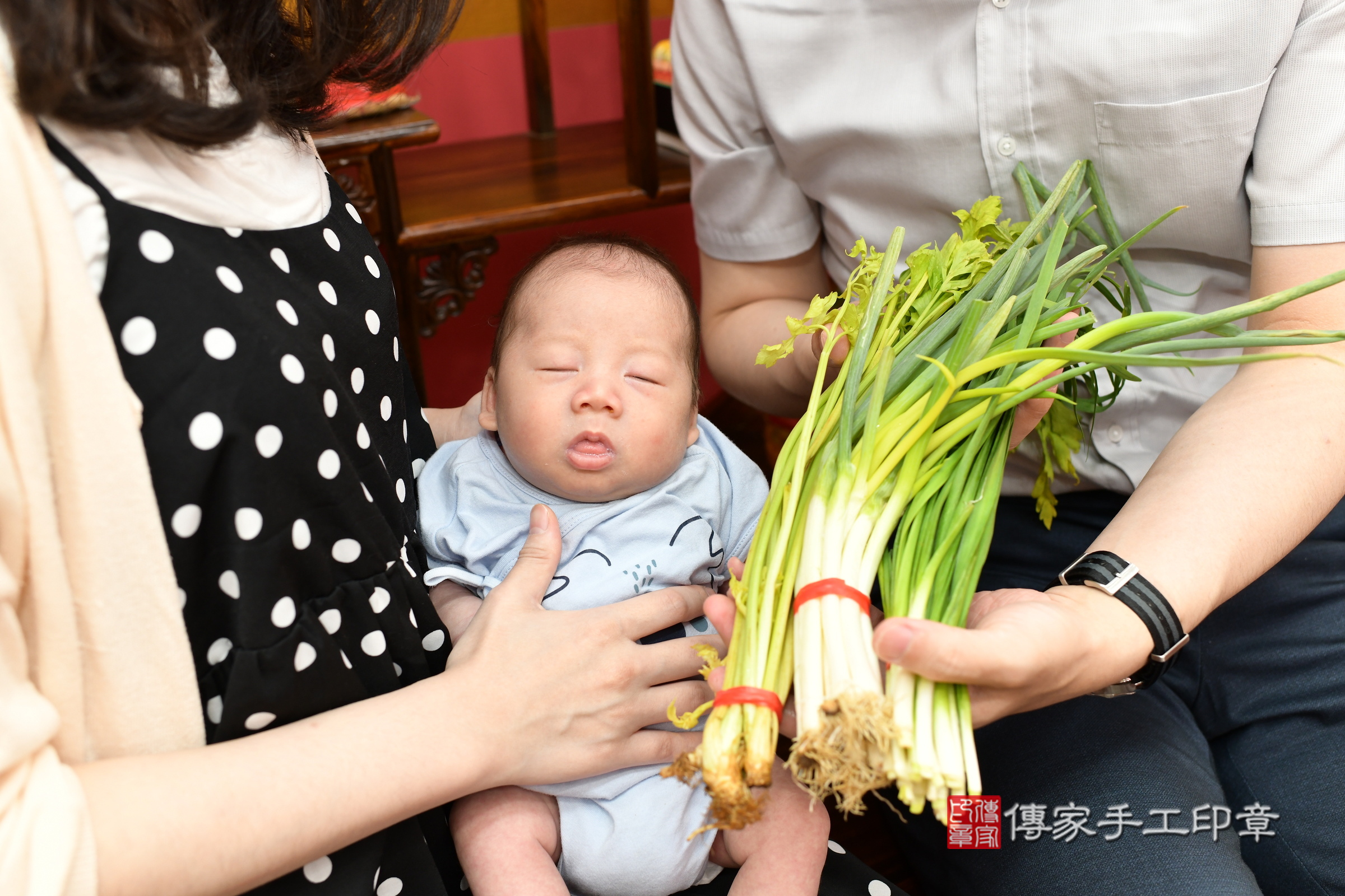 恩恩寶寶(新北市永和區嬰兒寶寶滿月剃頭理髮、嬰兒剃胎毛儀式吉祥話)。中國風會場，爸媽寶貝穿「日中韓」古裝禮服。專業拍照、證書。★購買「臍帶章、肚臍章、胎毛筆刷印章」贈送：剃頭、收涎、抓周，三選一。2024.10.9，照片18