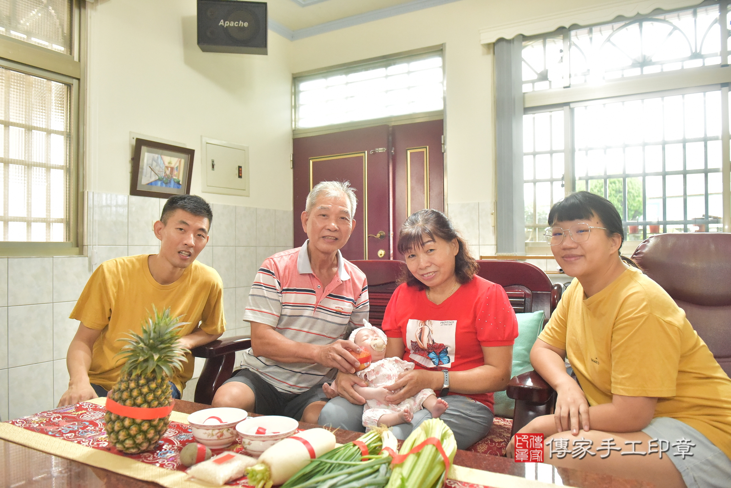 言言寶寶(台中市大雅區到府嬰兒言言寶寶滿月剃頭理髮、到府嬰兒剃胎毛儀式吉祥話)。到府剃頭剃胎毛主持、專業拍照、證書。★購買「臍帶章、肚臍章、胎毛筆刷印章」贈送：剃頭、收涎、抓周，三選一。2024.9.22，照片14