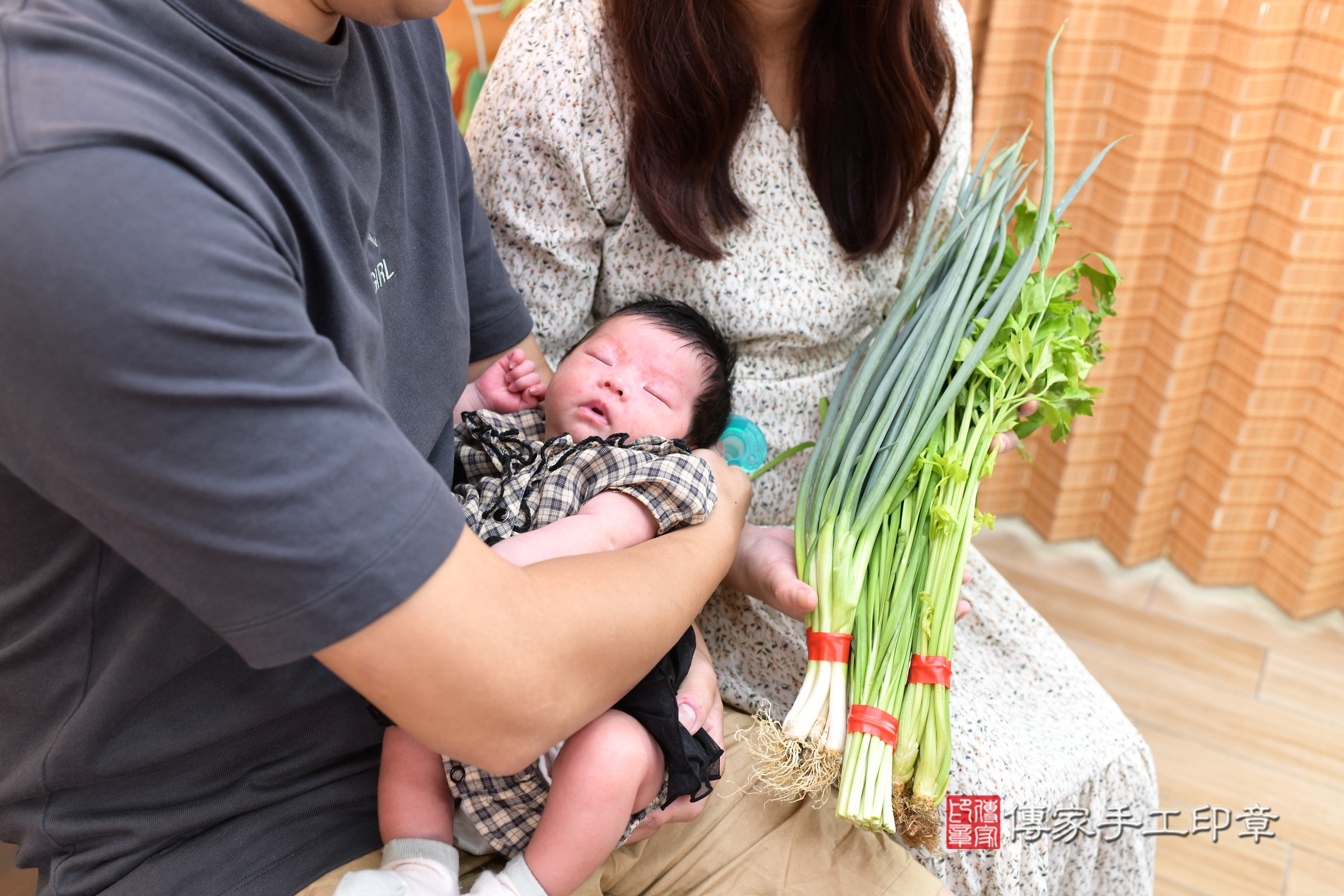 小璇寶寶(台北市大同區嬰兒寶寶滿月剃頭理髮、嬰兒剃胎毛儀式吉祥話)。中國風會場，爸媽寶貝穿「日中韓」古裝禮服。專業拍照、證書。★購買「臍帶章、肚臍章、胎毛筆刷印章」贈送：剃頭、收涎、抓周，三選一。2024.10.13，照片12