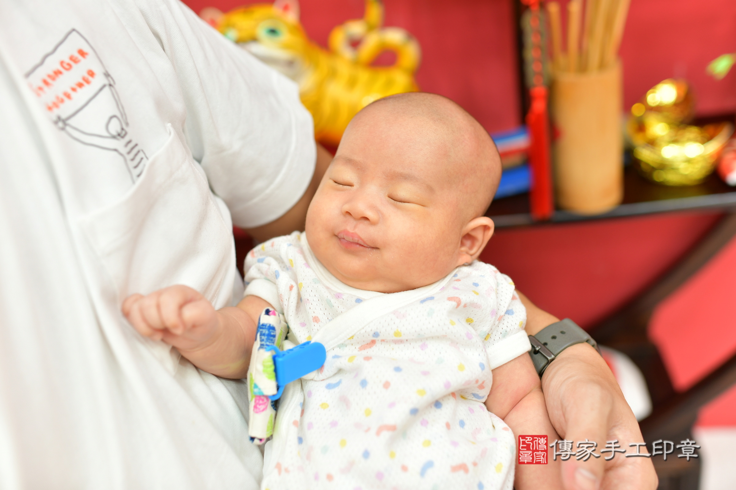 小玥寶寶(台中市北區嬰兒寶寶滿月剃頭理髮、嬰兒剃胎毛儀式吉祥話)。中國風會場，爸媽寶貝穿「日中韓」古裝禮服。專業拍照、證書。★購買「臍帶章、肚臍章、胎毛筆刷印章」贈送：剃頭、收涎、抓周，三選一。2024.9.7，照片11