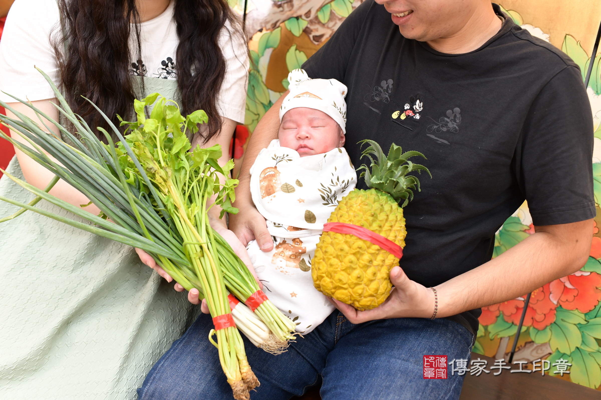 小烜寶寶(台北市大同區嬰兒寶寶滿月剃頭理髮、嬰兒剃胎毛儀式吉祥話)。中國風會場，爸媽寶貝穿「日中韓」古裝禮服。專業拍照、證書。★購買「臍帶章、肚臍章、胎毛筆刷印章」贈送：剃頭、收涎、抓周，三選一。2024.10.24，照片15