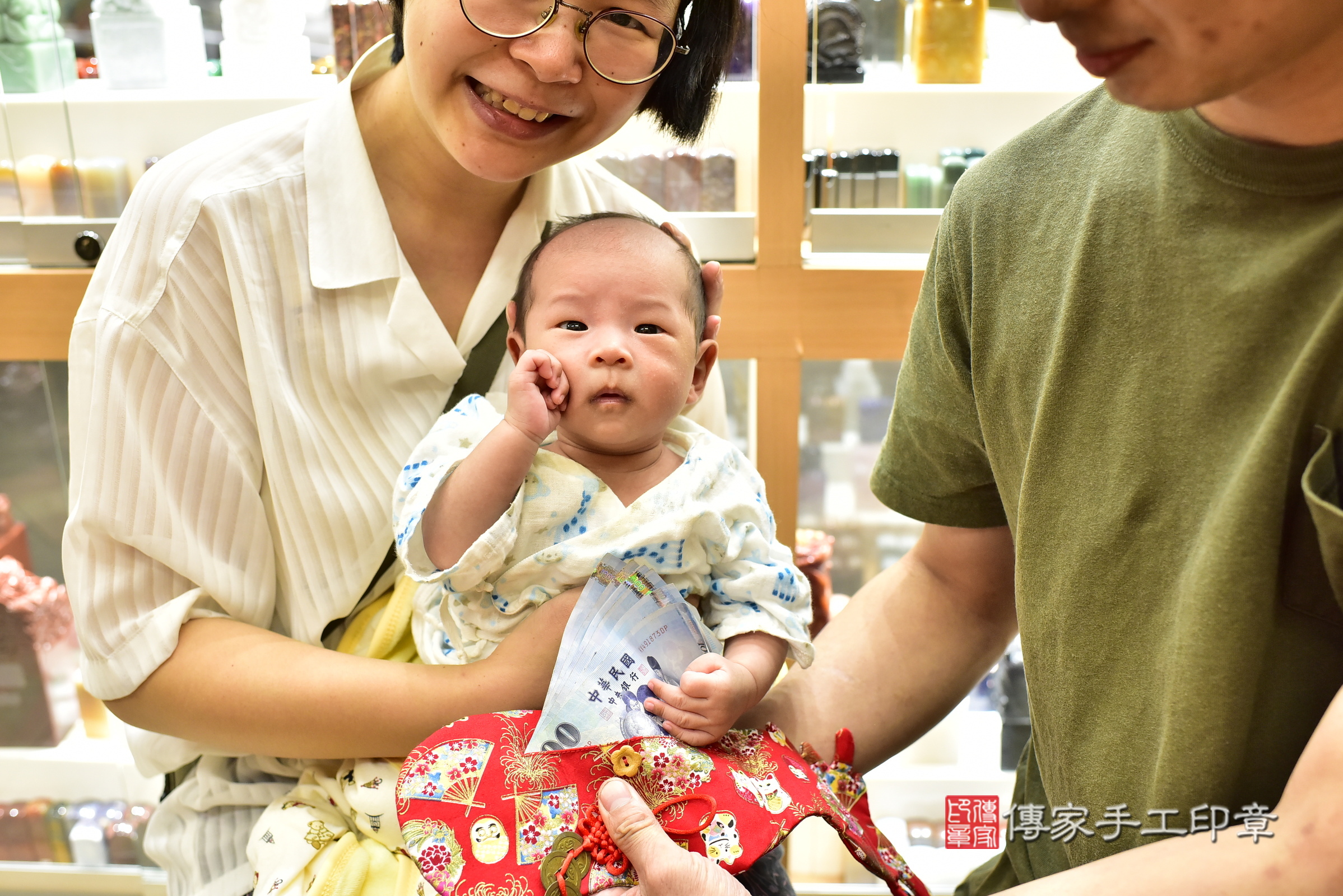 暘暘寶寶(新北市永和區嬰兒寶寶滿月剃頭理髮、嬰兒剃胎毛儀式吉祥話)。中國風會場，爸媽寶貝穿「日中韓」古裝禮服。專業拍照、證書。★購買「臍帶章、肚臍章、胎毛筆刷印章」贈送：剃頭、收涎、抓周，三選一。2024.10.29，照片7