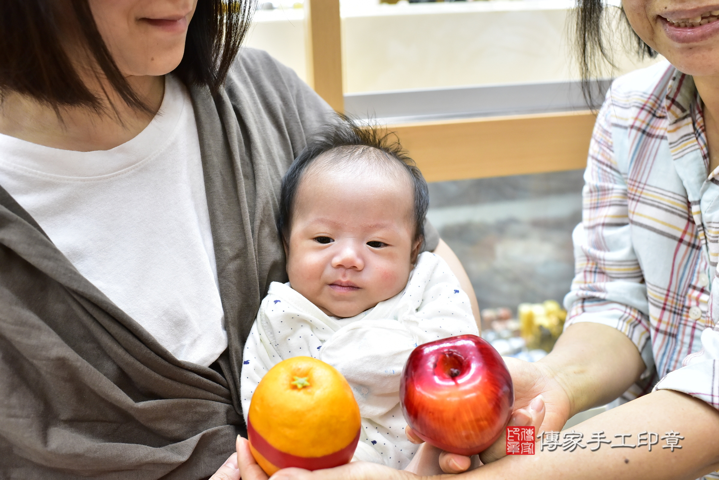 甯甯寶寶(新北市永和區嬰兒寶寶滿月剃頭理髮、嬰兒剃胎毛儀式吉祥話)。中國風會場，爸媽寶貝穿「日中韓」古裝禮服。專業拍照、證書。★購買「臍帶章、肚臍章、胎毛筆刷印章」贈送：剃頭、收涎、抓周，三選一。2024.10.21，照片4