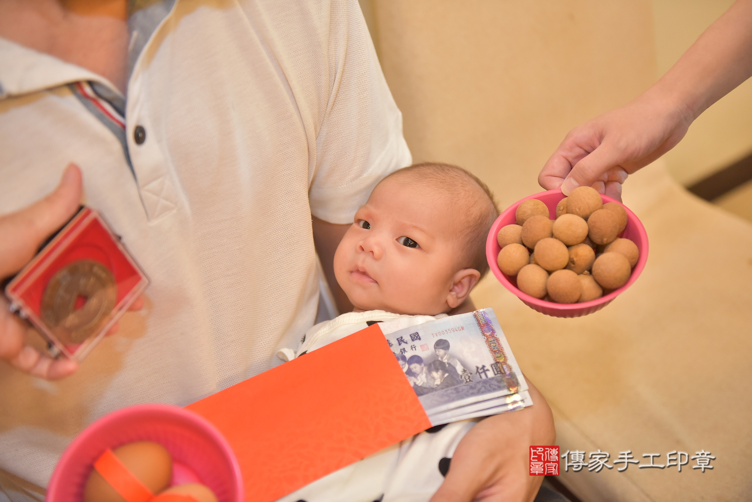 又又寶寶(台中市西屯區到府嬰兒又又寶寶滿月剃頭理髮、到府嬰兒剃胎毛儀式吉祥話)。到府剃頭剃胎毛主持、專業拍照、證書。★購買「臍帶章、肚臍章、胎毛筆刷印章」贈送：剃頭、收涎、抓周，三選一。2024.10.7，照片18