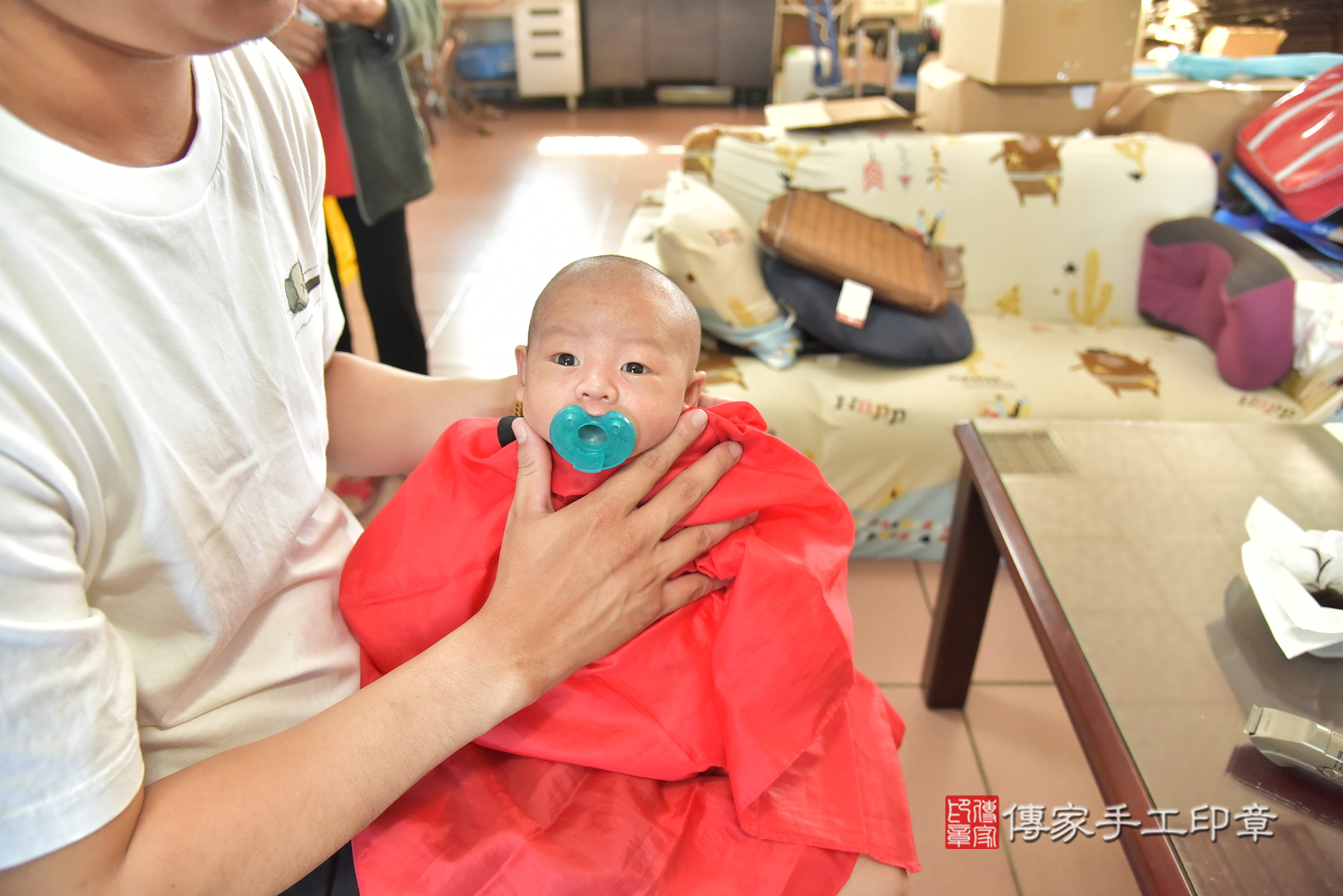 緣緣寶寶(新竹縣湖口鄉到府嬰兒緣緣寶寶滿月剃頭理髮、到府嬰兒剃胎毛儀式吉祥話)。到府剃頭剃胎毛主持、專業拍照、證書。★購買「臍帶章、肚臍章、胎毛筆刷印章」贈送：剃頭、收涎、抓周，三選一。2024.11.7，照片13