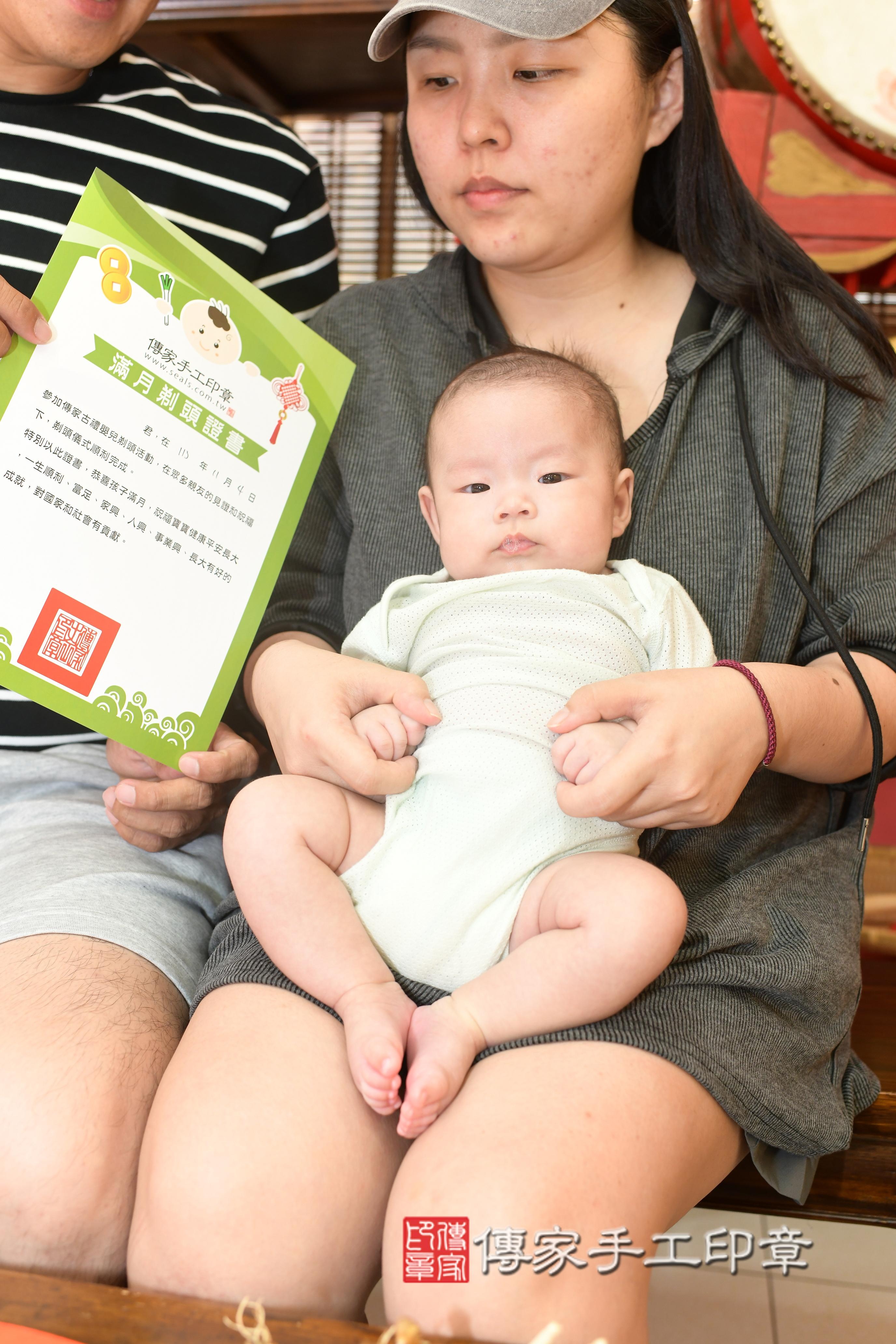 傳家手工印章高雄店、抓周、度脺、中國風會場、傳家嬰兒古禮、吉祥話、抓周道具物品24種、拍照。抓周證書。寶寶抓周、滿周歲、生日快樂、祝福