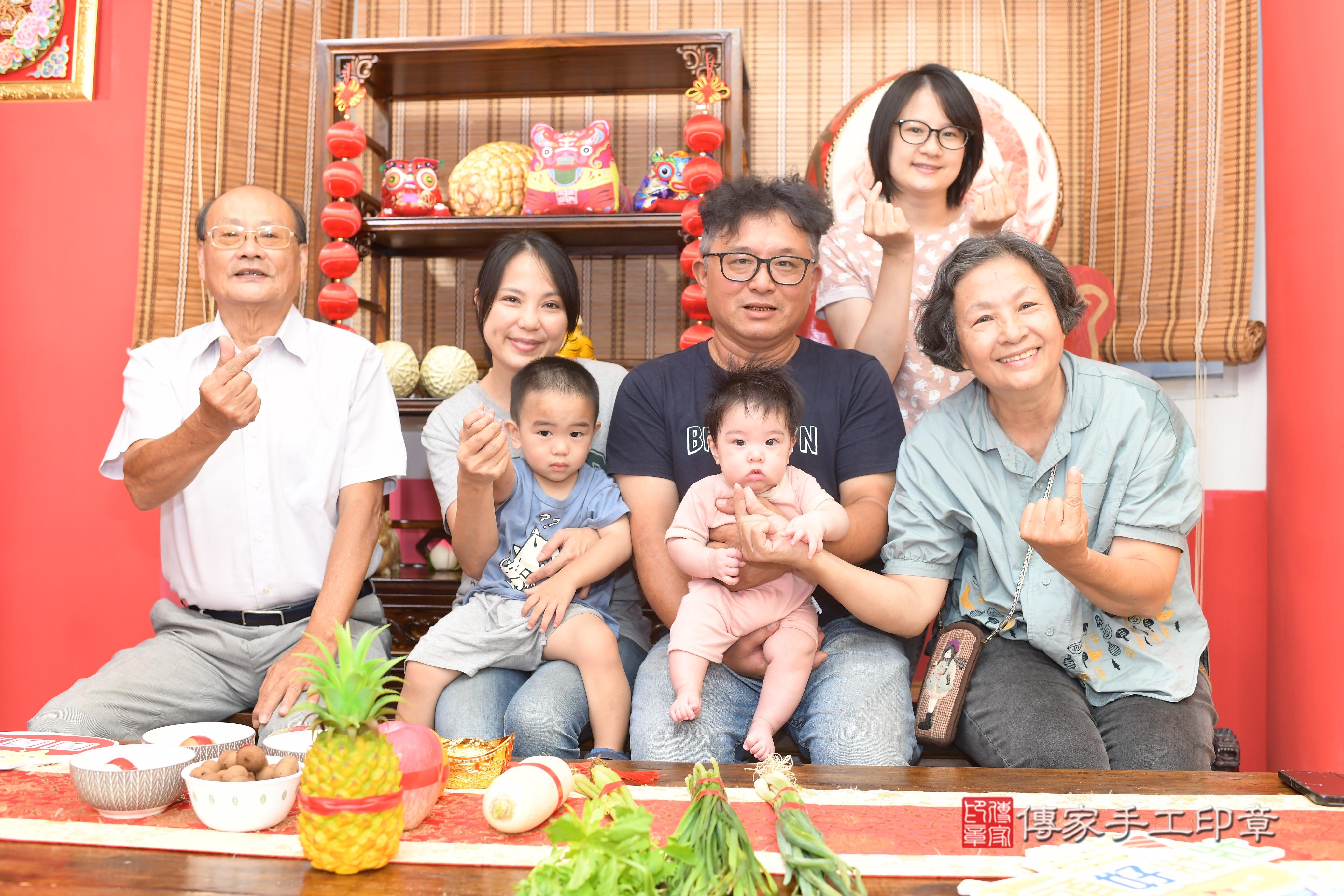 傳家手工印章高雄店、抓周、度脺、中國風會場、傳家嬰兒古禮、吉祥話、抓周道具物品24種、拍照。抓周證書。寶寶抓周、滿周歲、生日快樂、祝福