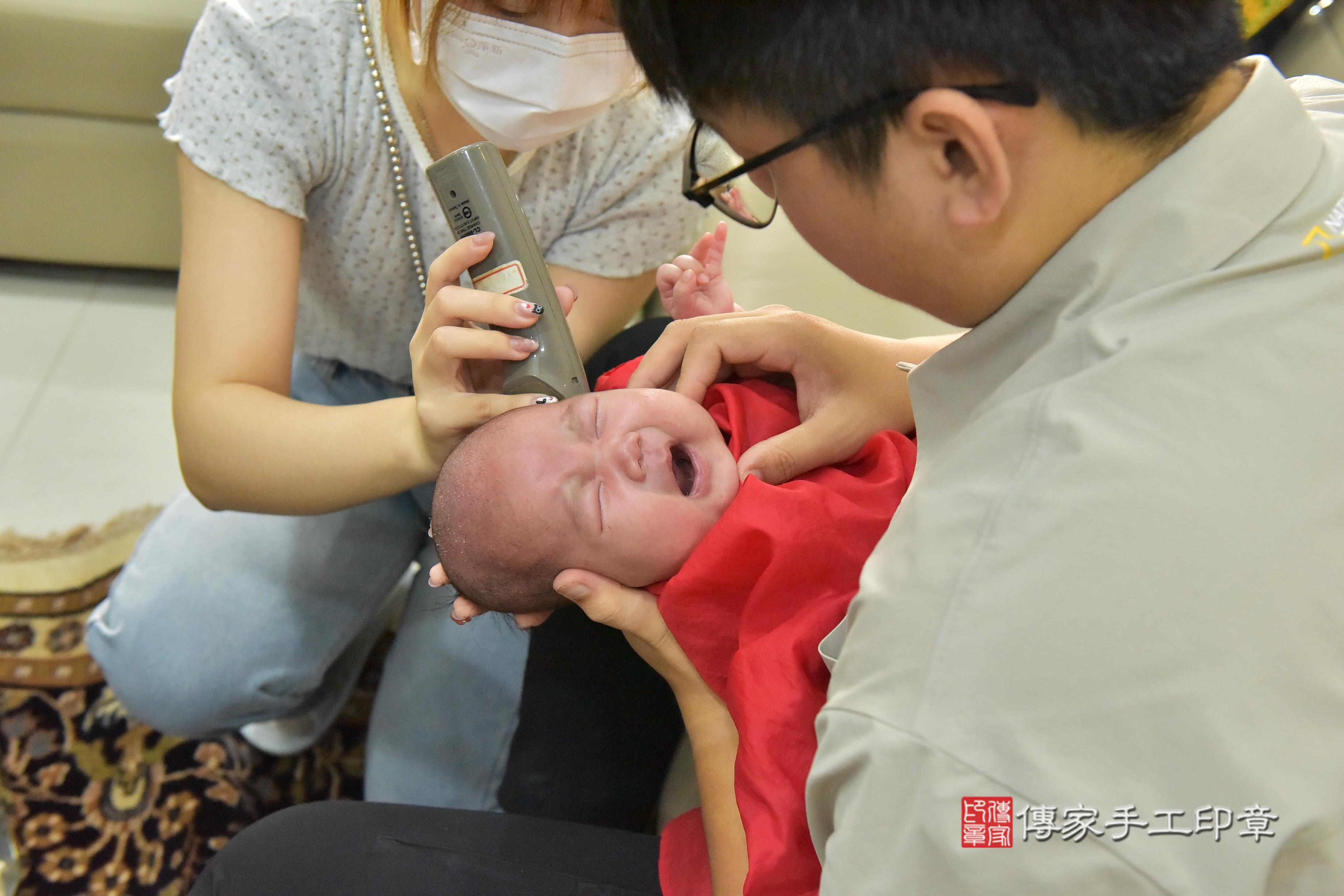 傳家手工印章高雄店、抓周、度脺、中國風會場、傳家嬰兒古禮、吉祥話、抓周道具物品24種、拍照。抓周證書。寶寶抓周、滿周歲、生日快樂、祝福