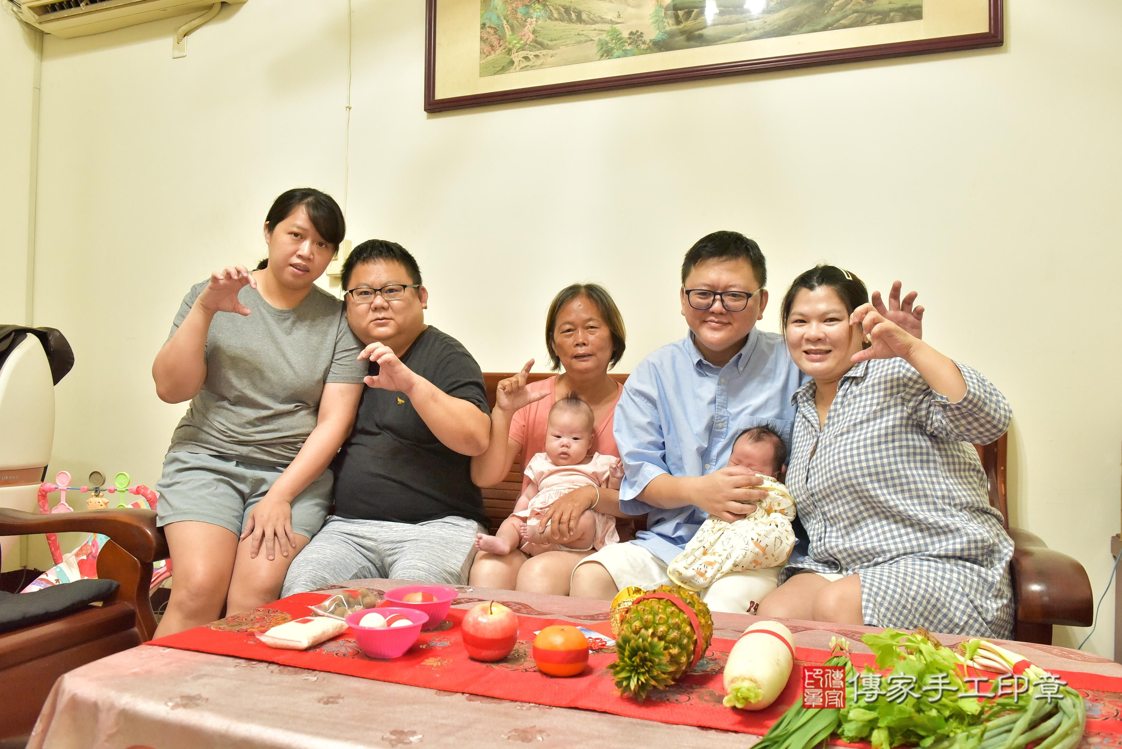 傳家手工印章高雄店、抓周、度脺、中國風會場、傳家嬰兒古禮、吉祥話、抓周道具物品24種、拍照。抓周證書。寶寶抓周、滿周歲、生日快樂、祝福