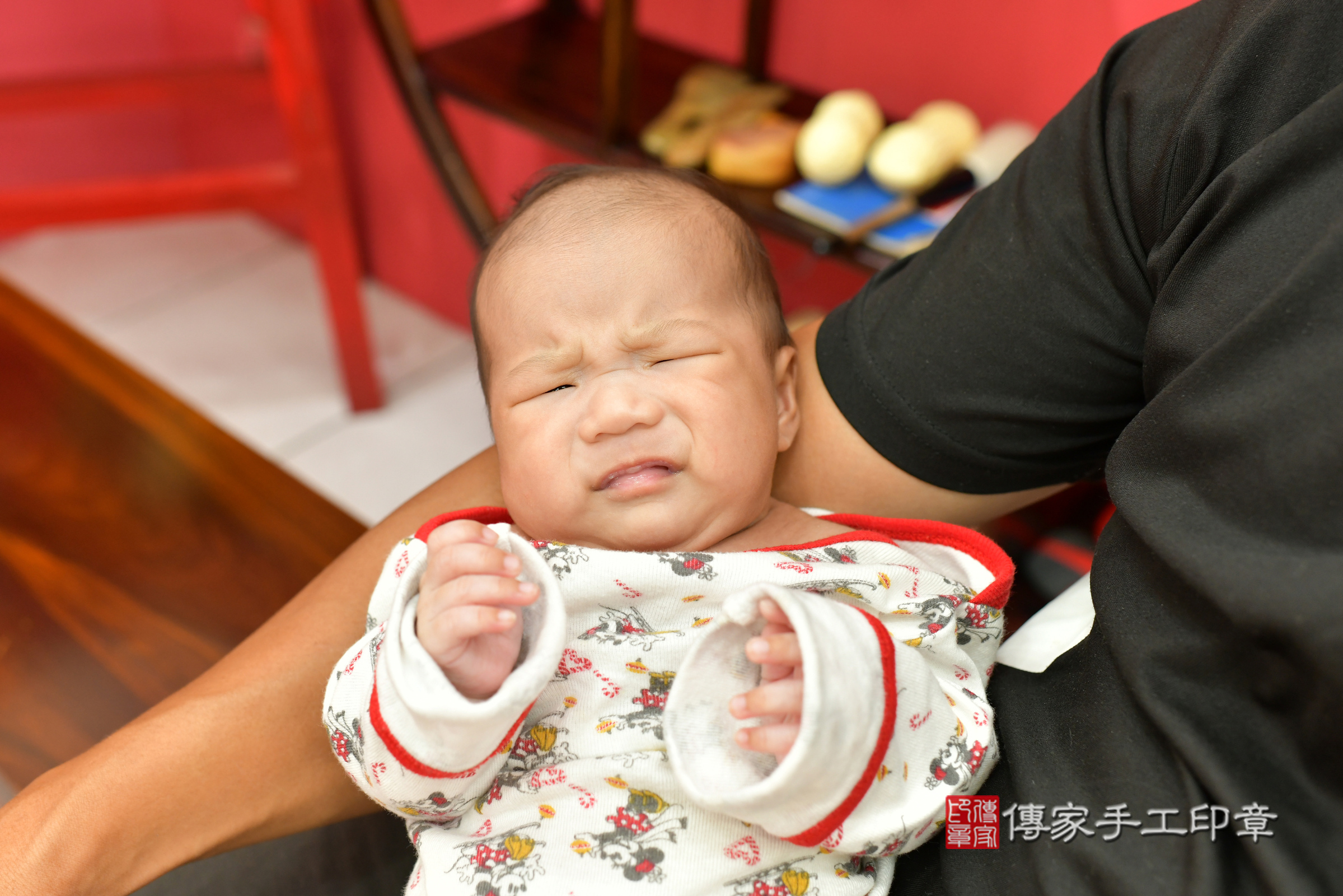 小瀠寶寶(台中市北區嬰兒寶寶滿月剃頭理髮、嬰兒剃胎毛儀式吉祥話)。中國風會場，爸媽寶貝穿「日中韓」古裝禮服。專業拍照、證書。★購買「臍帶章、肚臍章、胎毛筆刷印章」贈送：剃頭、收涎、抓周，三選一。2024.10.11，照片5