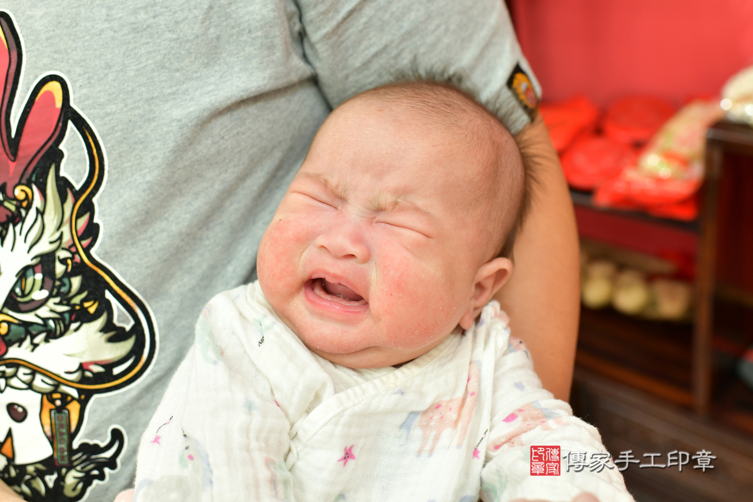 希希寶寶(台中市北區嬰兒寶寶滿月剃頭理髮、嬰兒剃胎毛儀式吉祥話)。中國風會場，爸媽寶貝穿「日中韓」古裝禮服。專業拍照、證書。★購買「臍帶章、肚臍章、胎毛筆刷印章」贈送：剃頭、收涎、抓周，三選一。2024.10.15，照片5