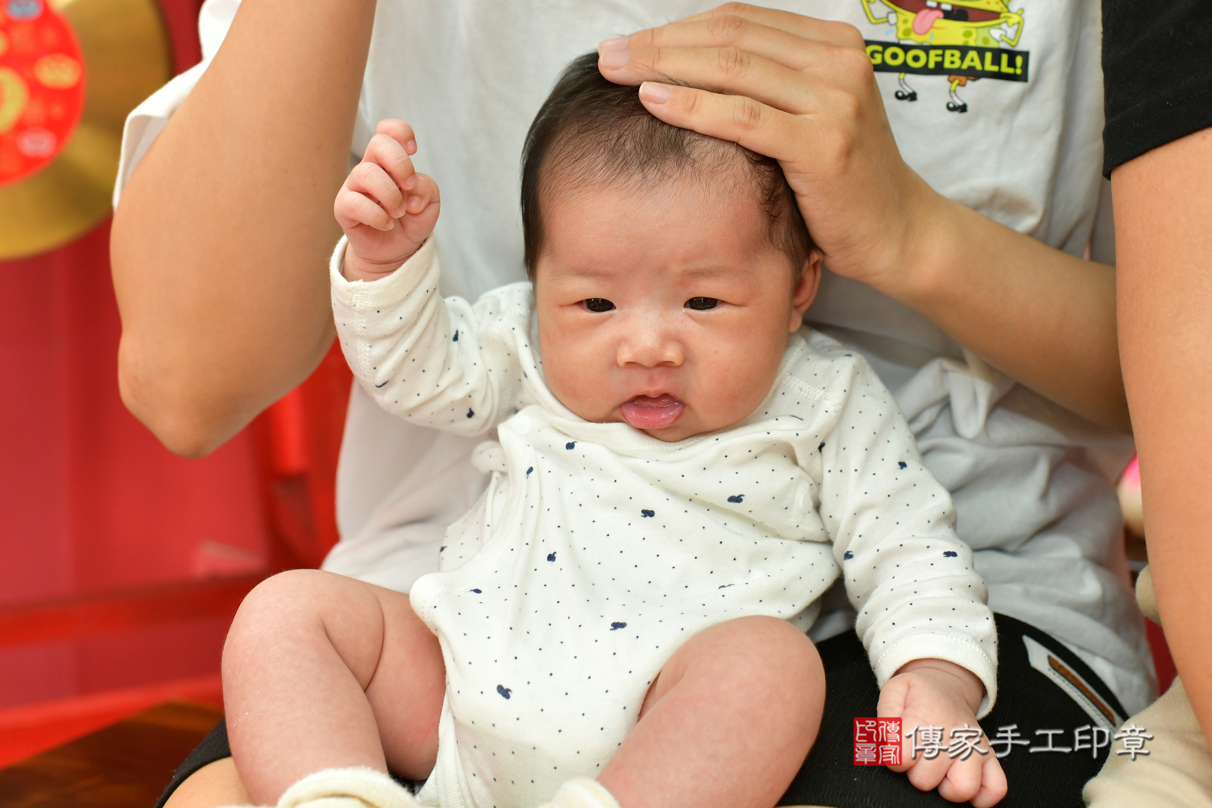 小澐寶寶(台中市北區嬰兒寶寶滿月剃頭理髮、嬰兒剃胎毛儀式吉祥話)。中國風會場，爸媽寶貝穿「日中韓」古裝禮服。專業拍照、證書。★購買「臍帶章、肚臍章、胎毛筆刷印章」贈送：剃頭、收涎、抓周，三選一。2024.10.25，照片1