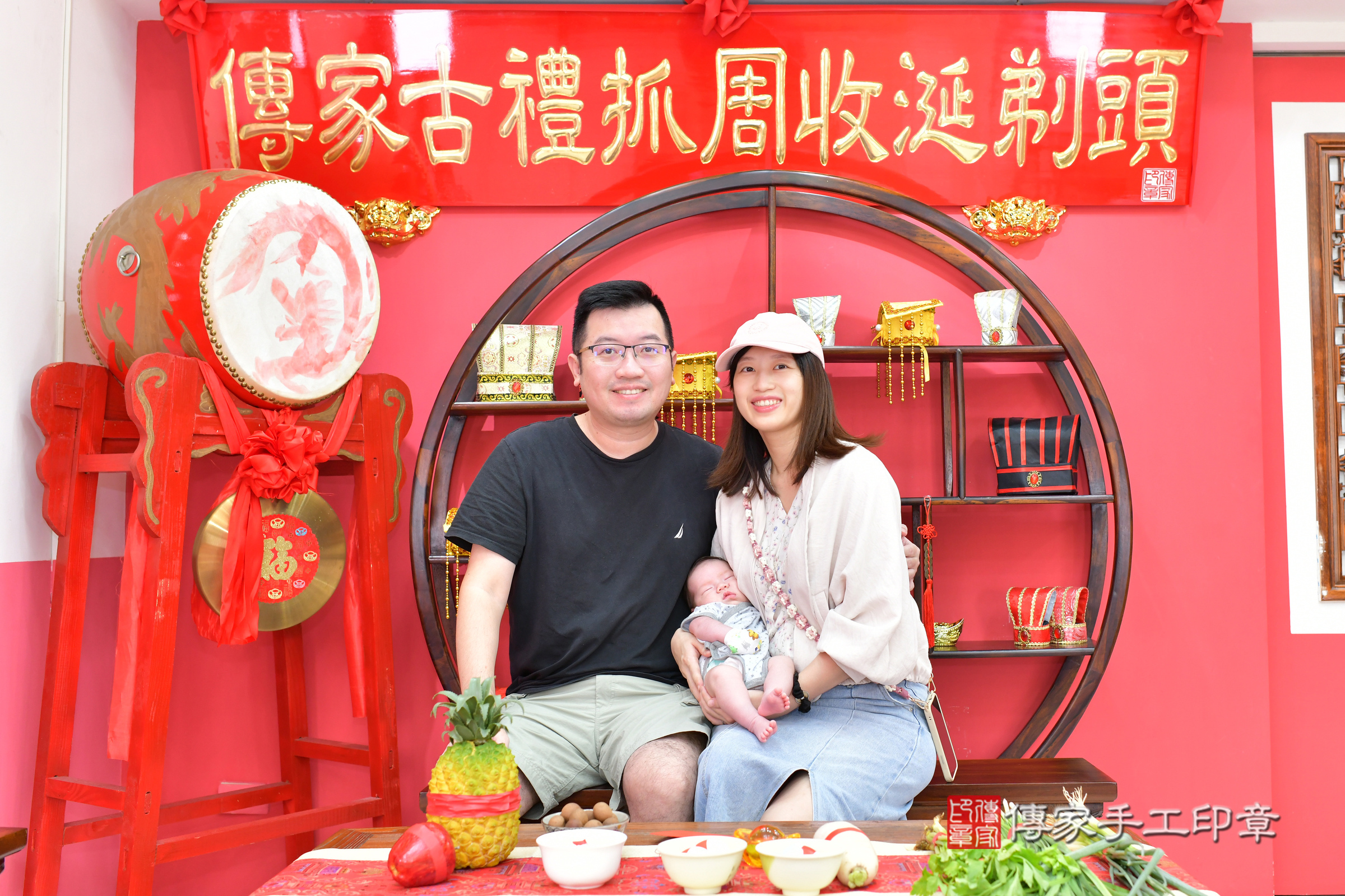 昊昊寶寶(台中市北區嬰兒寶寶滿月剃頭理髮、嬰兒剃胎毛儀式吉祥話)。中國風會場，爸媽寶貝穿「日中韓」古裝禮服。專業拍照、證書。★購買「臍帶章、肚臍章、胎毛筆刷印章」贈送：剃頭、收涎、抓周，三選一。2024.10.28，照片3