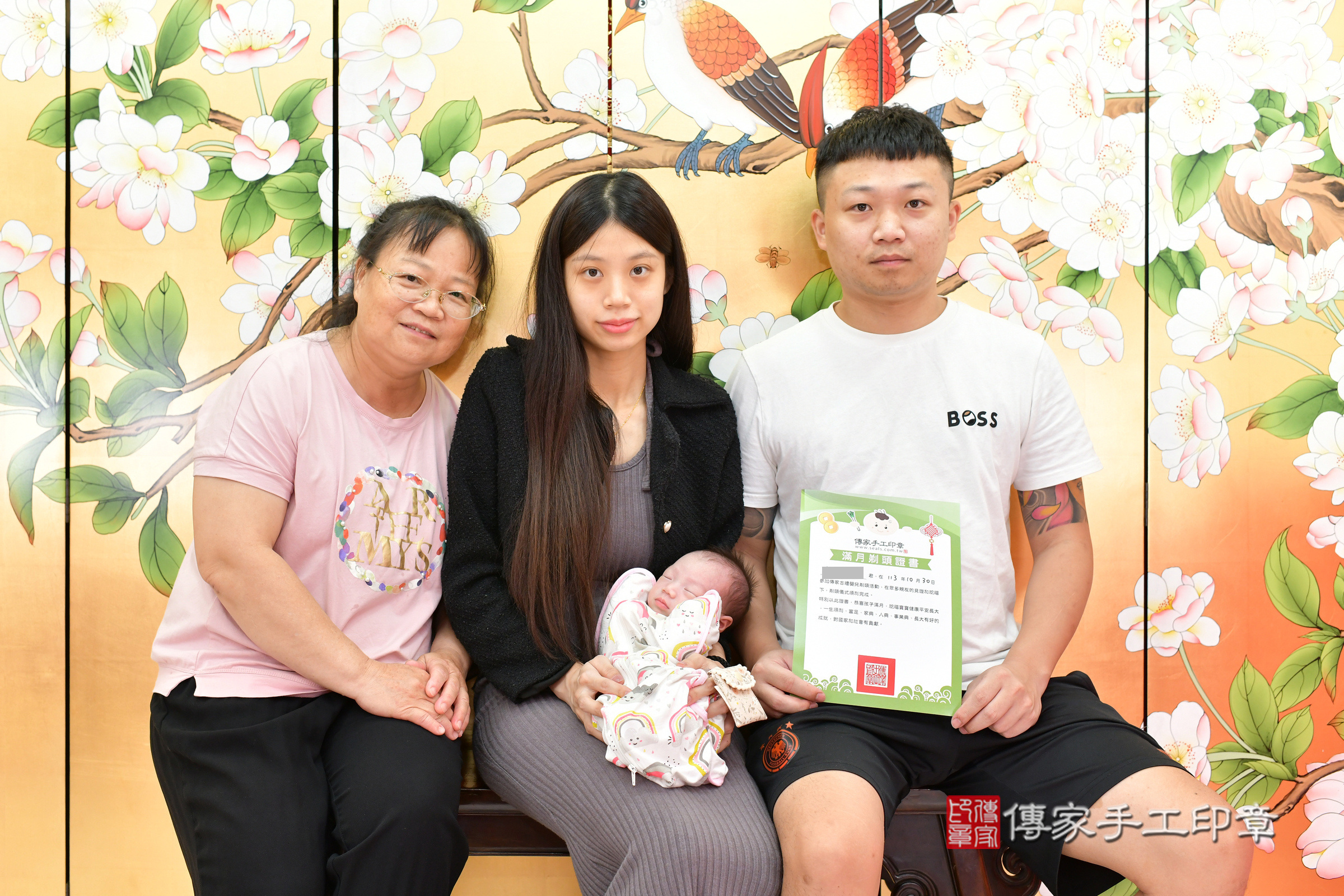 玥玥寶寶(台中市北區嬰兒寶寶滿月剃頭理髮、嬰兒剃胎毛儀式吉祥話)。中國風會場，爸媽寶貝穿「日中韓」古裝禮服。專業拍照、證書。★購買「臍帶章、肚臍章、胎毛筆刷印章」贈送：剃頭、收涎、抓周，三選一。2024.10.30，照片15