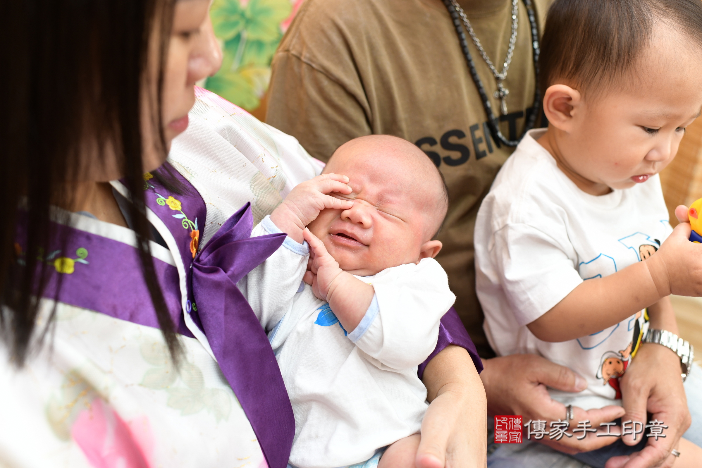 君君寶寶(台北市大同區嬰兒寶寶滿月剃頭理髮、嬰兒剃胎毛儀式吉祥話)。中國風會場，爸媽寶貝穿「日中韓」古裝禮服。專業拍照、證書。★購買「臍帶章、肚臍章、胎毛筆刷印章」贈送：剃頭、收涎、抓周，三選一。2024.11.10，照片4