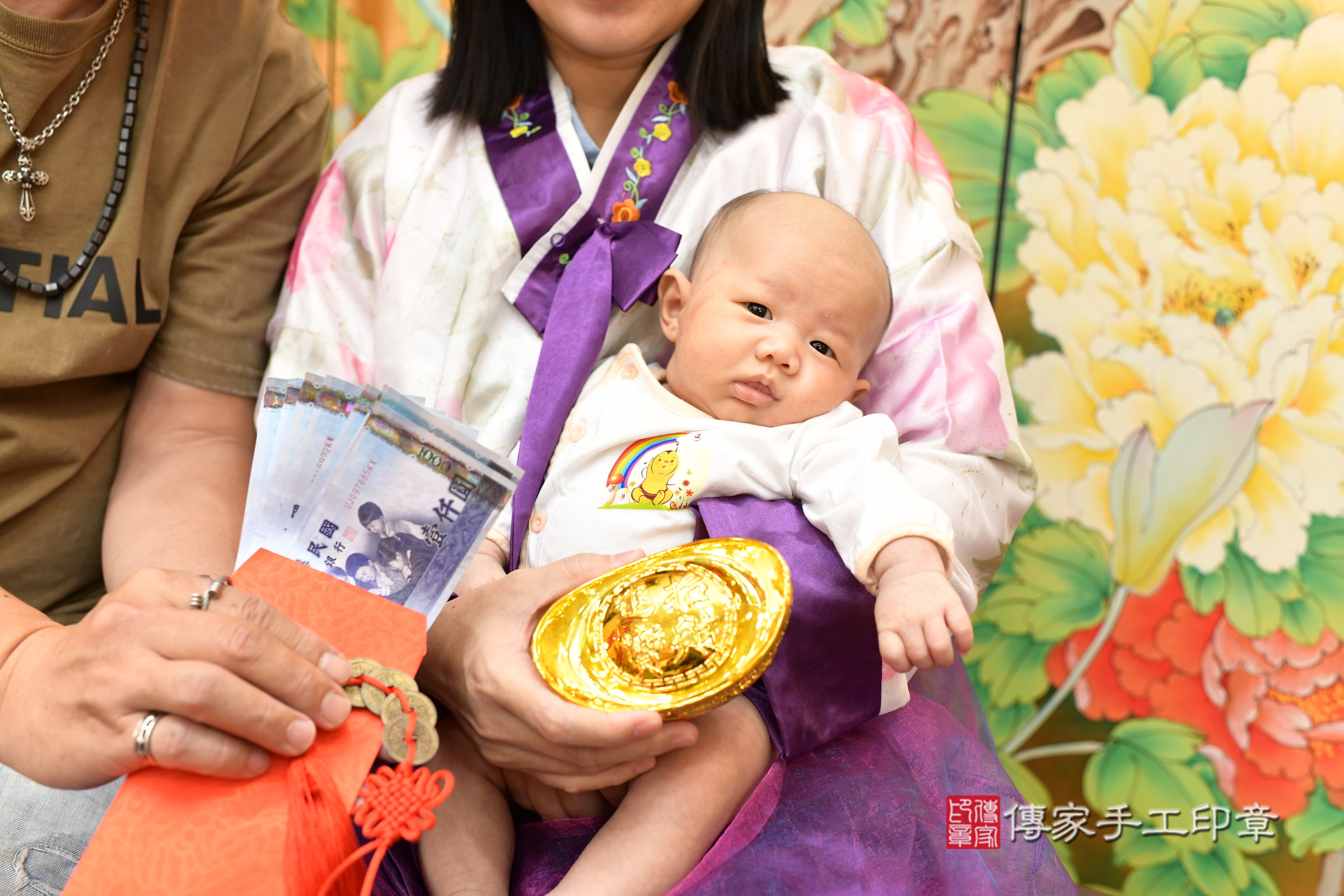 君君寶寶(台北市大同區嬰兒寶寶滿月剃頭理髮、嬰兒剃胎毛儀式吉祥話)。中國風會場，爸媽寶貝穿「日中韓」古裝禮服。專業拍照、證書。★購買「臍帶章、肚臍章、胎毛筆刷印章」贈送：剃頭、收涎、抓周，三選一。2024.11.10，照片19