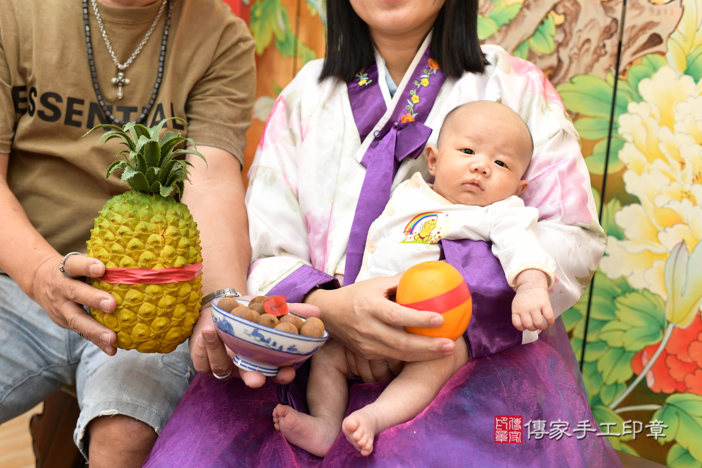 君君寶寶(台北市大同區嬰兒寶寶滿月剃頭理髮、嬰兒剃胎毛儀式吉祥話)。中國風會場，爸媽寶貝穿「日中韓」古裝禮服。專業拍照、證書。★購買「臍帶章、肚臍章、胎毛筆刷印章」贈送：剃頭、收涎、抓周，三選一。2024.11.10，照片15