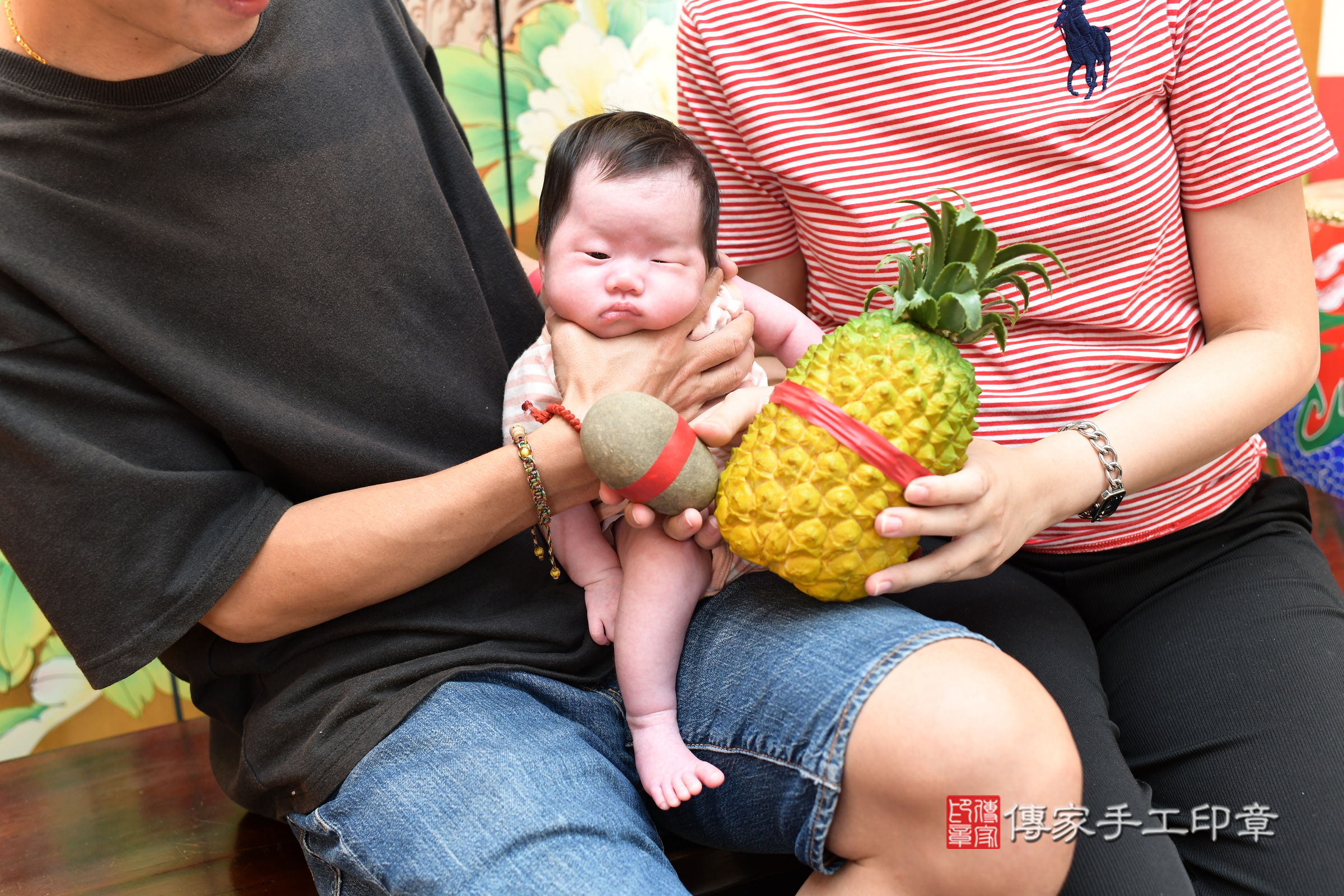 小宜寶寶(台北市大同區嬰兒寶寶滿月剃頭理髮、嬰兒剃胎毛儀式吉祥話)。中國風會場，爸媽寶貝穿「日中韓」古裝禮服。專業拍照、證書。★購買「臍帶章、肚臍章、胎毛筆刷印章」贈送：剃頭、收涎、抓周，三選一。2024.10.28，照片10