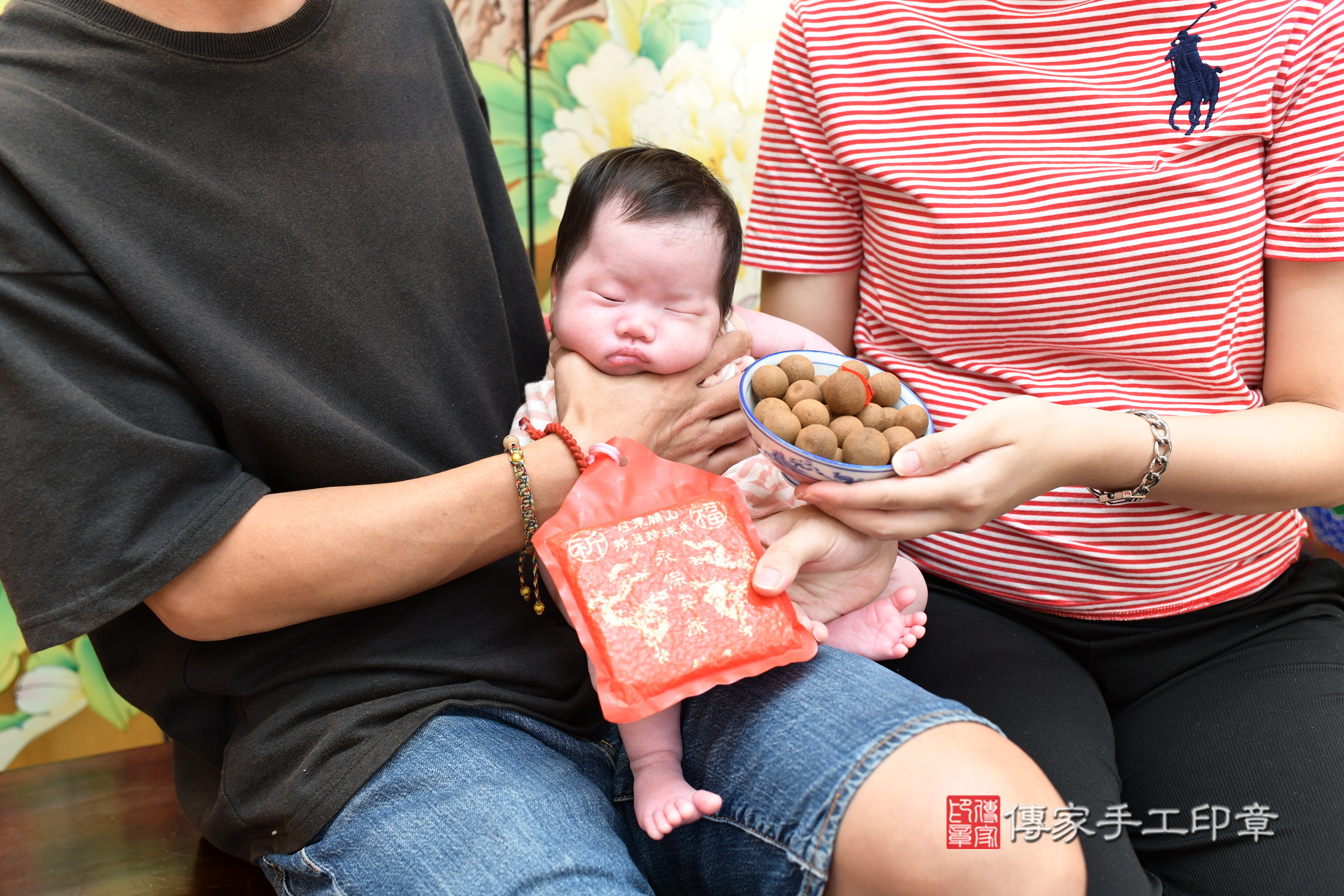 小宜寶寶(台北市大同區嬰兒寶寶滿月剃頭理髮、嬰兒剃胎毛儀式吉祥話)。中國風會場，爸媽寶貝穿「日中韓」古裝禮服。專業拍照、證書。★購買「臍帶章、肚臍章、胎毛筆刷印章」贈送：剃頭、收涎、抓周，三選一。2024.10.28，照片12