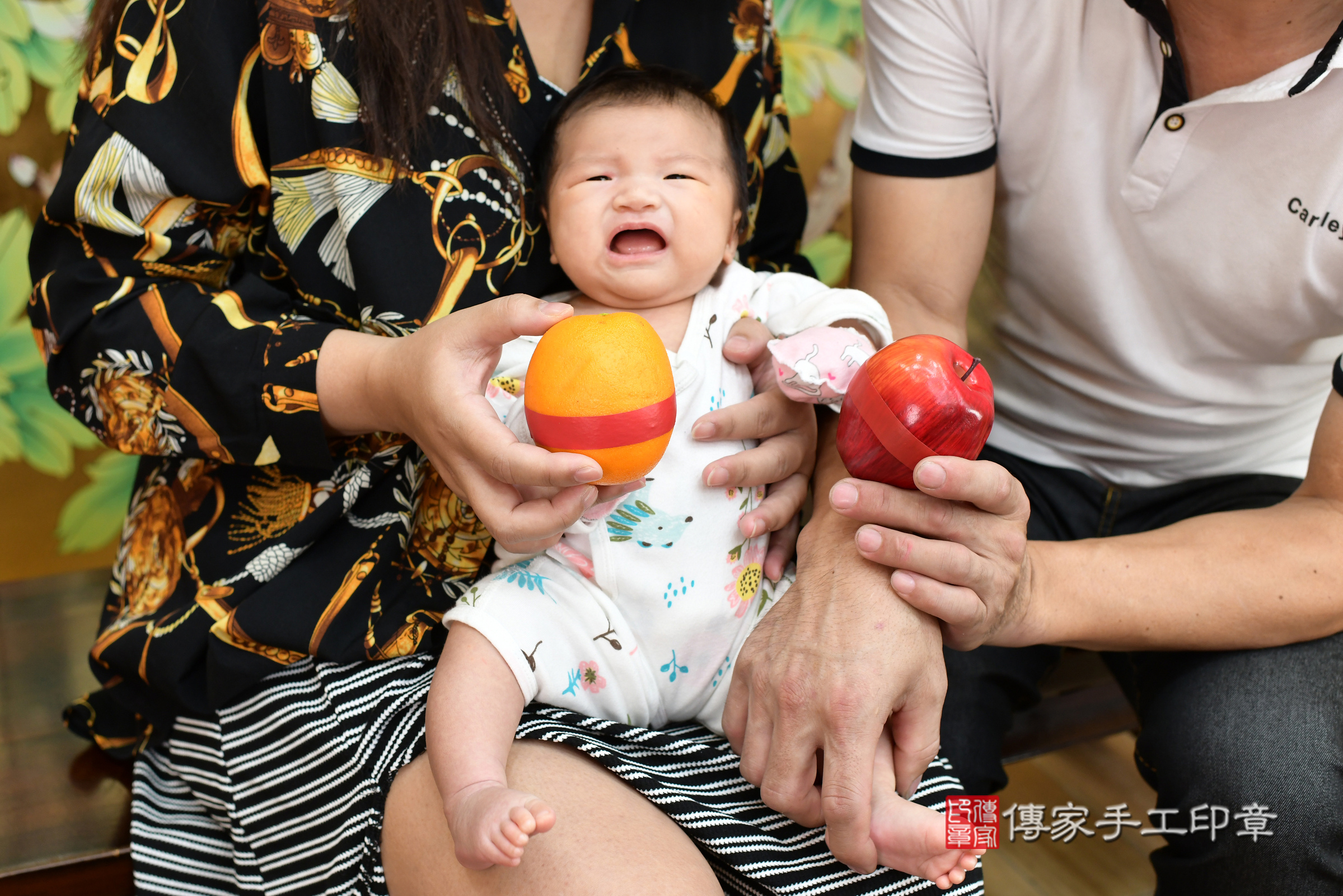 小茹寶寶(台北市大同區嬰兒寶寶滿月剃頭理髮、嬰兒剃胎毛儀式吉祥話)。中國風會場，爸媽寶貝穿「日中韓」古裝禮服。專業拍照、證書。★購買「臍帶章、肚臍章、胎毛筆刷印章」贈送：剃頭、收涎、抓周，三選一。2024.11.13，照片11