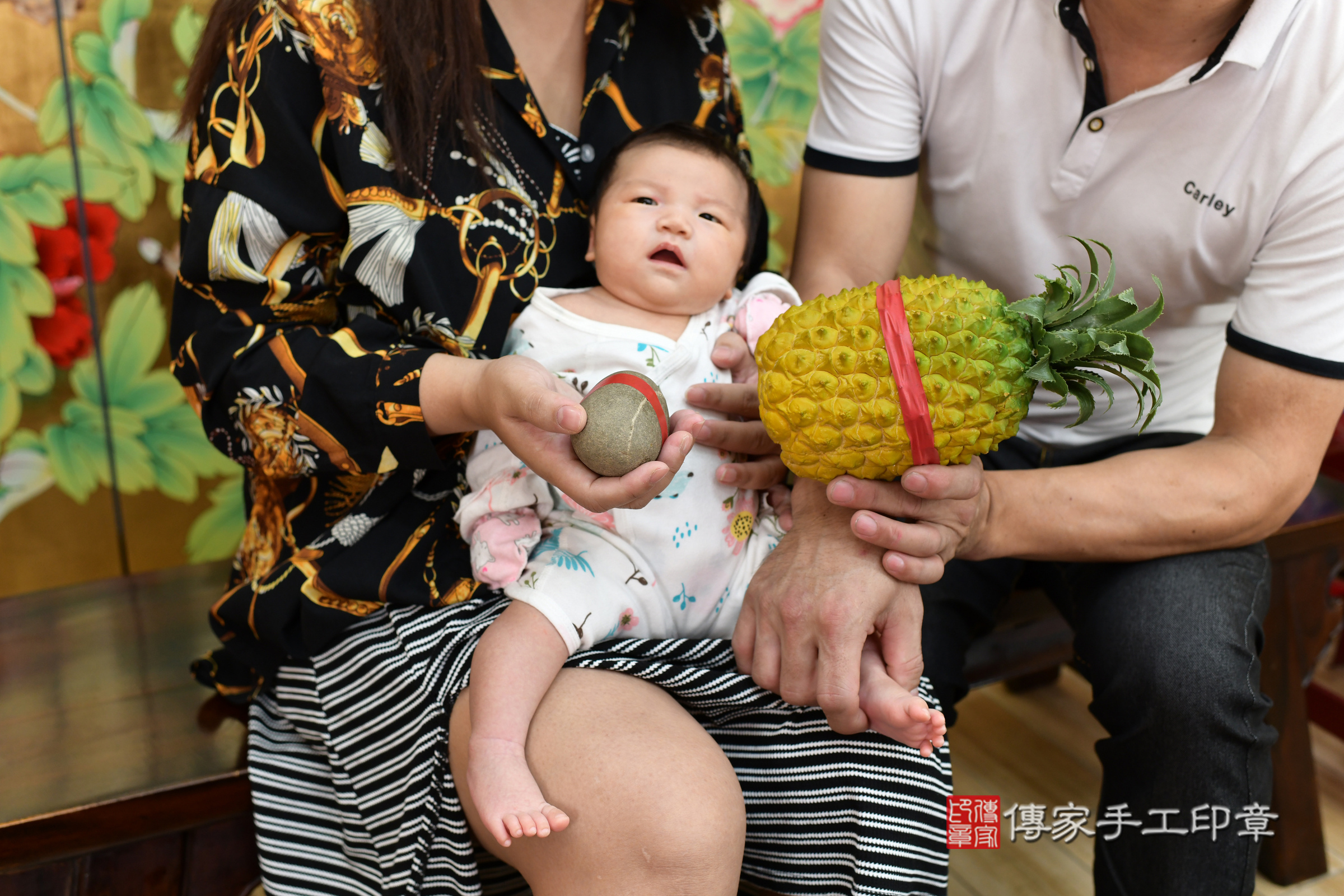 小茹寶寶(台北市大同區嬰兒寶寶滿月剃頭理髮、嬰兒剃胎毛儀式吉祥話)。中國風會場，爸媽寶貝穿「日中韓」古裝禮服。專業拍照、證書。★購買「臍帶章、肚臍章、胎毛筆刷印章」贈送：剃頭、收涎、抓周，三選一。2024.11.13，照片9