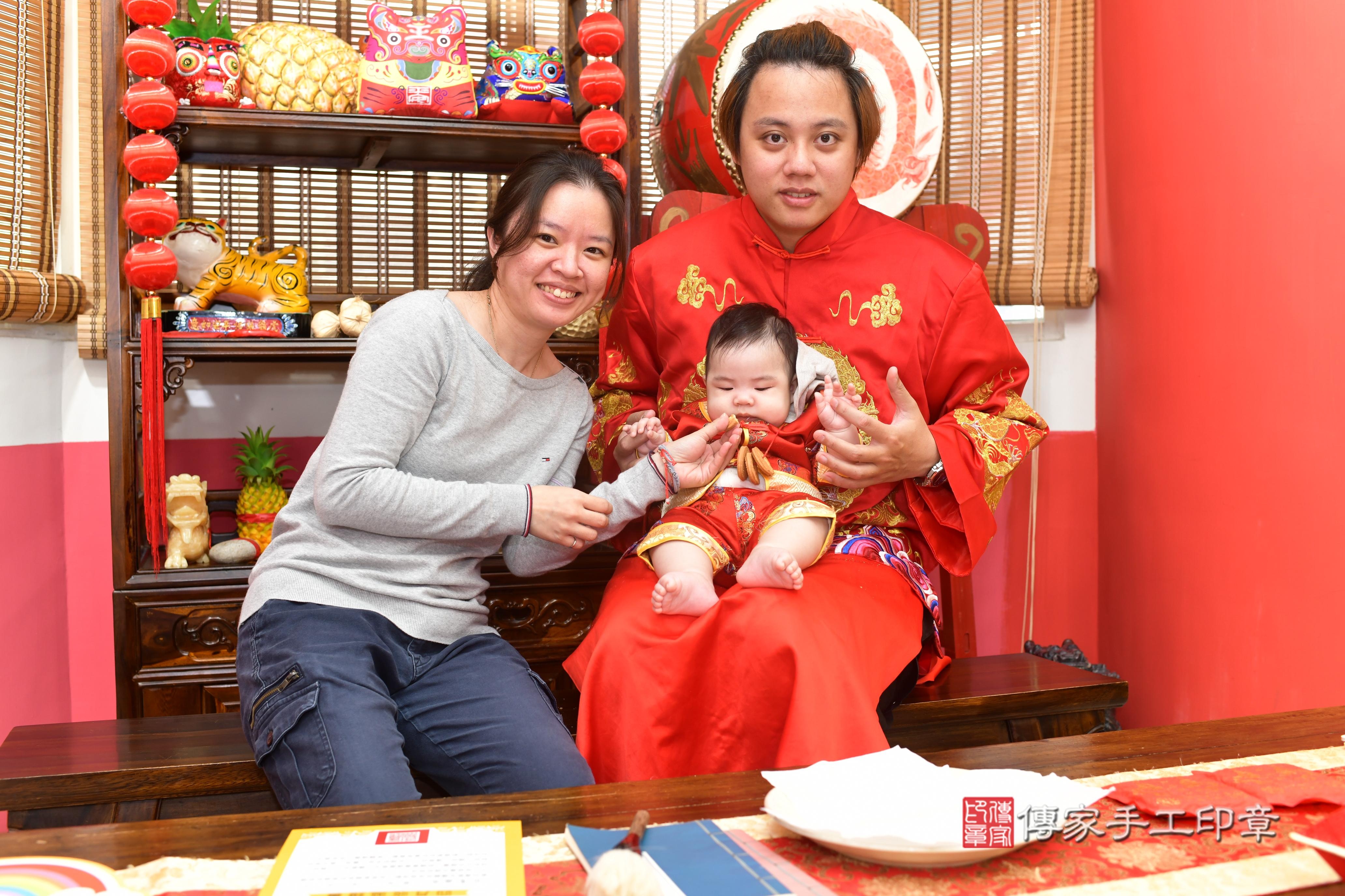 傳家手工印章高雄店、抓周、度脺、中國風會場、傳家嬰兒古禮、吉祥話、抓周道具物品24種、拍照。抓周證書。寶寶抓周、滿周歲、生日快樂、祝福