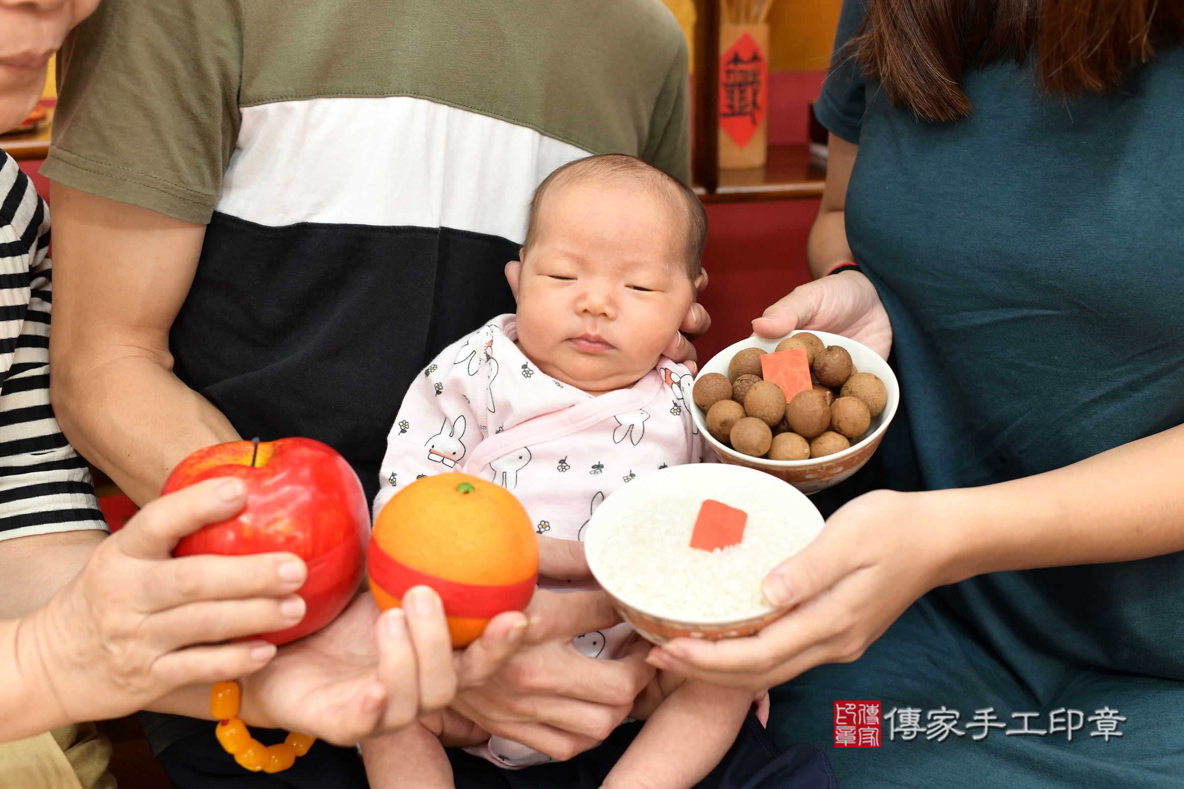 晴晴寶寶(新北市永和區嬰兒寶寶滿月剃頭理髮、嬰兒剃胎毛儀式吉祥話)。中國風會場，爸媽寶貝穿「日中韓」古裝禮服。專業拍照、證書。★購買「臍帶章、肚臍章、胎毛筆刷印章」贈送：剃頭、收涎、抓周，三選一。2024.11.4，照片5