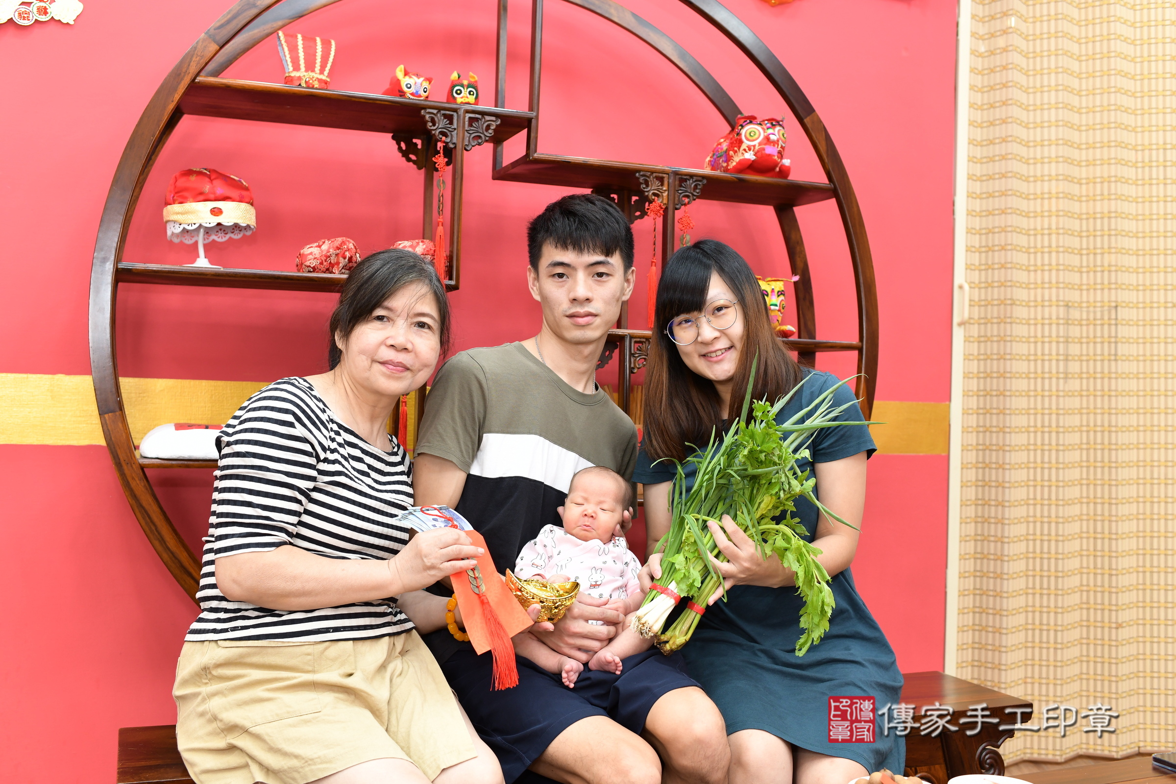 晴晴寶寶(新北市永和區嬰兒寶寶滿月剃頭理髮、嬰兒剃胎毛儀式吉祥話)。中國風會場，爸媽寶貝穿「日中韓」古裝禮服。專業拍照、證書。★購買「臍帶章、肚臍章、胎毛筆刷印章」贈送：剃頭、收涎、抓周，三選一。2024.11.4，照片11