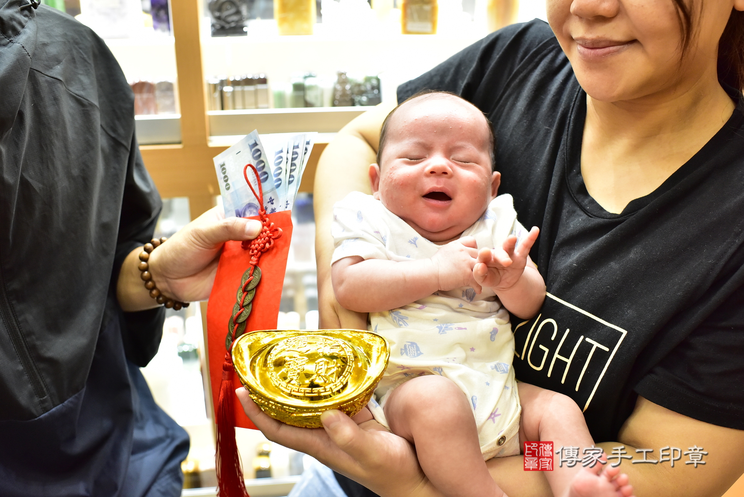 小淳寶寶(新北市永和區嬰兒寶寶滿月剃頭理髮、嬰兒剃胎毛儀式吉祥話)。中國風會場，爸媽寶貝穿「日中韓」古裝禮服。專業拍照、證書。★購買「臍帶章、肚臍章、胎毛筆刷印章」贈送：剃頭、收涎、抓周，三選一。2024.11.5，照片9