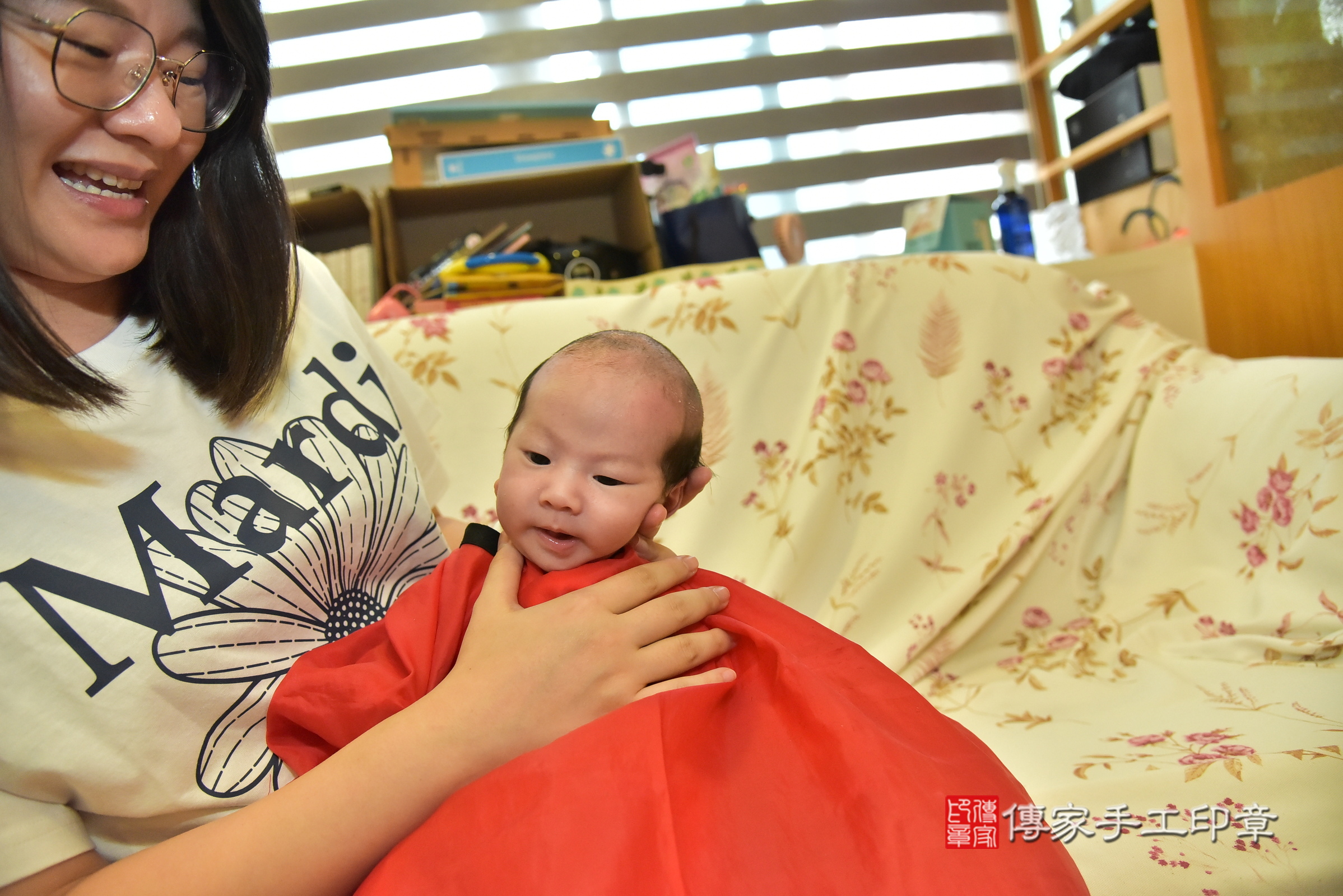 小碩寶寶(台北市北投區到府嬰兒小碩寶寶滿月剃頭理髮、到府嬰兒剃胎毛儀式吉祥話)。到府剃頭剃胎毛主持、專業拍照、證書。★購買「臍帶章、肚臍章、胎毛筆刷印章」贈送：剃頭、收涎、抓周，三選一。2024.11.19，照片10