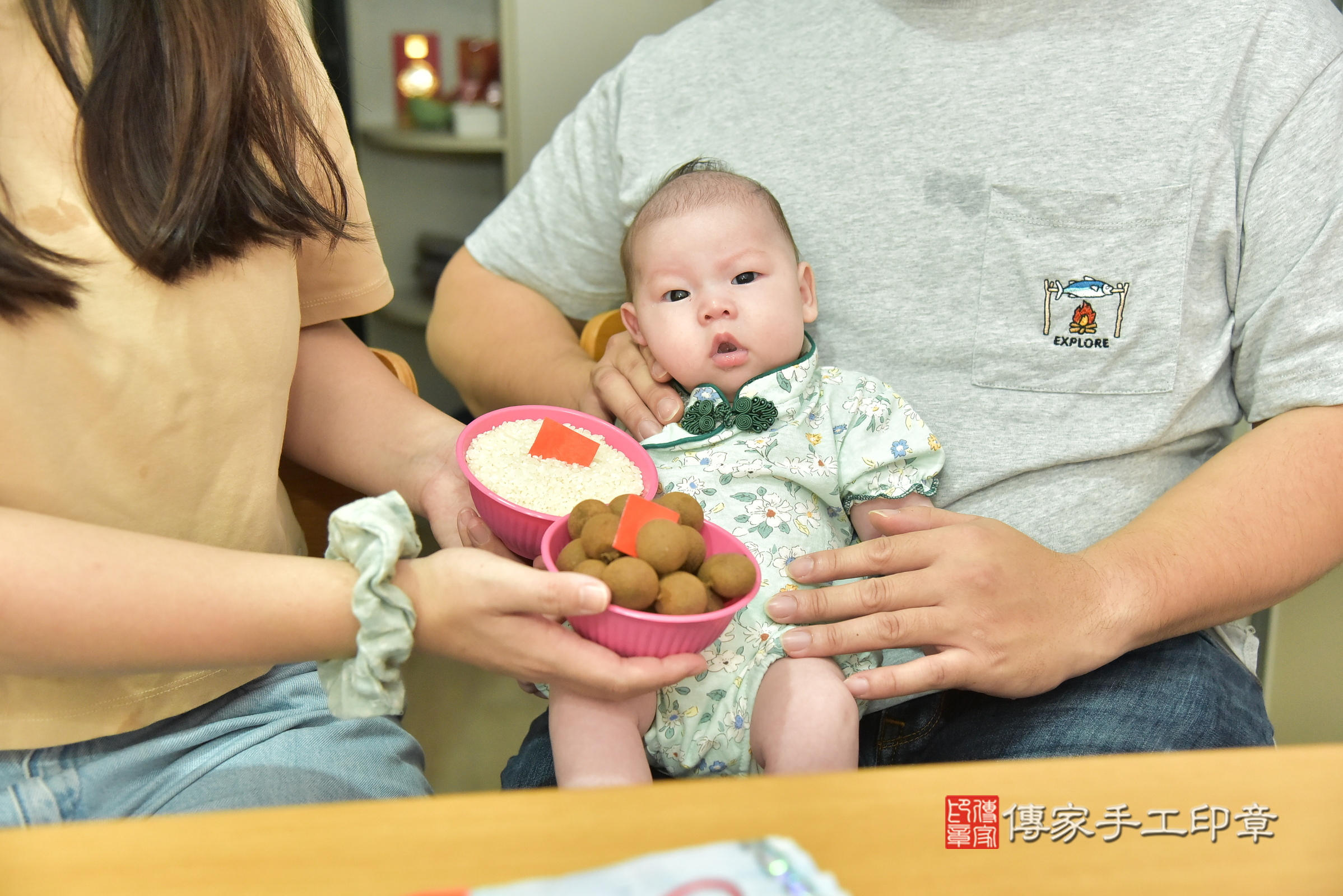 文文寶寶(新北市土城區到府嬰兒文文寶寶滿月剃頭理髮、到府嬰兒剃胎毛儀式吉祥話)。到府剃頭剃胎毛主持、專業拍照、證書。★購買「臍帶章、肚臍章、胎毛筆刷印章」贈送：剃頭、收涎、抓周，三選一。2024.11.23，照片6