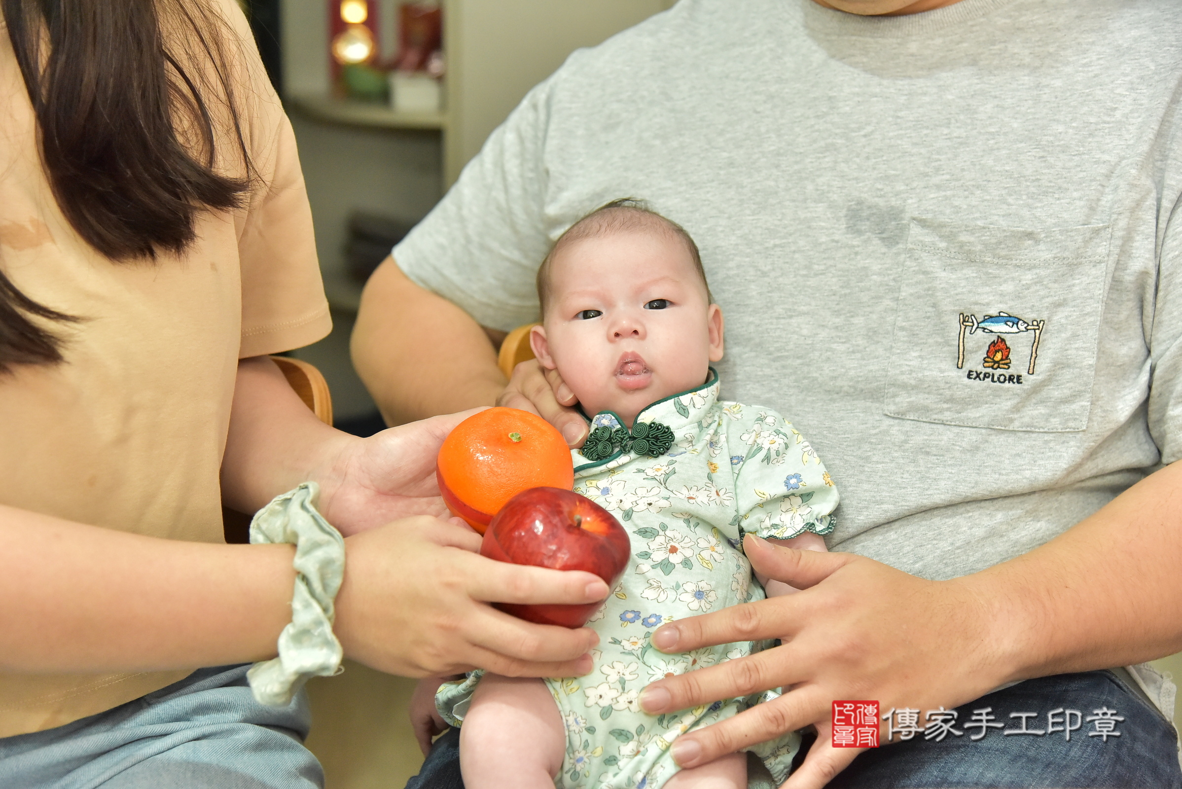 文文寶寶(新北市土城區到府嬰兒文文寶寶滿月剃頭理髮、到府嬰兒剃胎毛儀式吉祥話)。到府剃頭剃胎毛主持、專業拍照、證書。★購買「臍帶章、肚臍章、胎毛筆刷印章」贈送：剃頭、收涎、抓周，三選一。2024.11.23，照片8