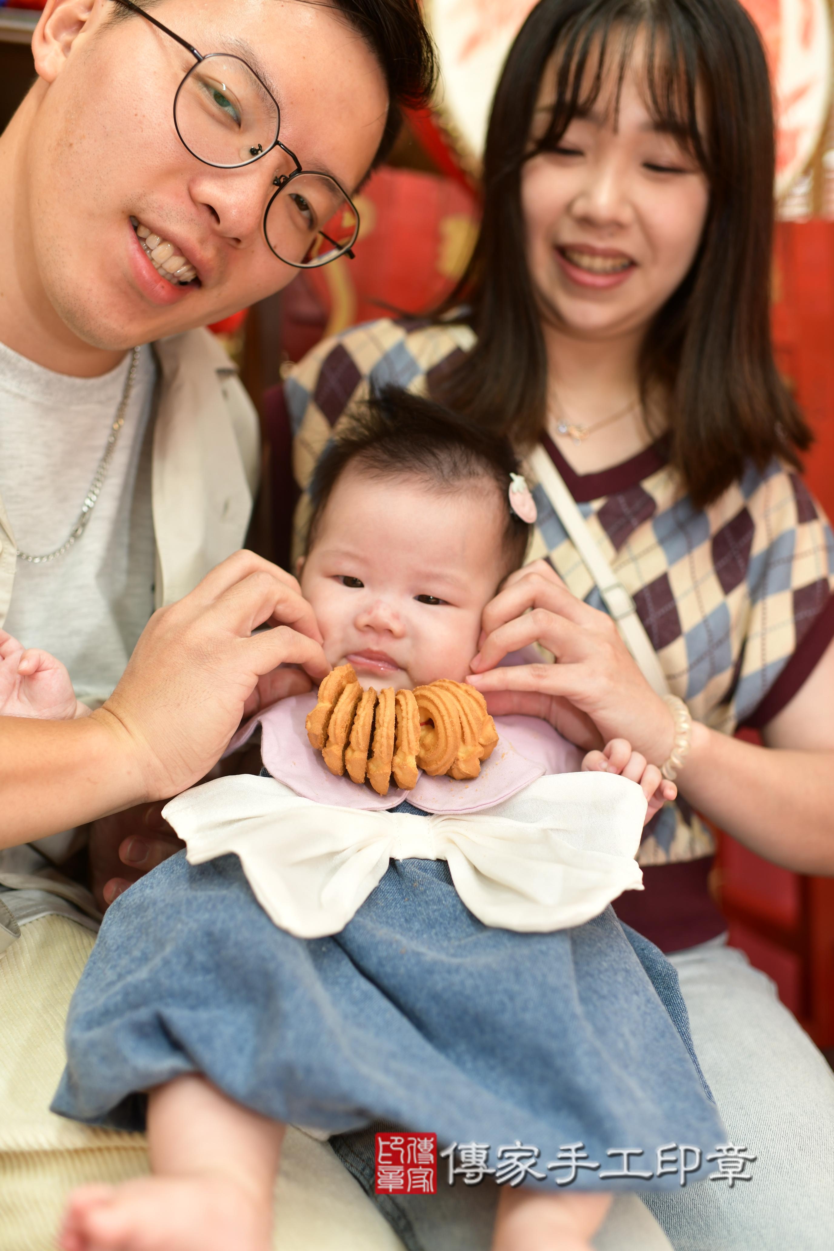 傳家手工印章高雄店、抓周、度脺、中國風會場、傳家嬰兒古禮、吉祥話、抓周道具物品24種、拍照。抓周證書。寶寶抓周、滿周歲、生日快樂、祝福