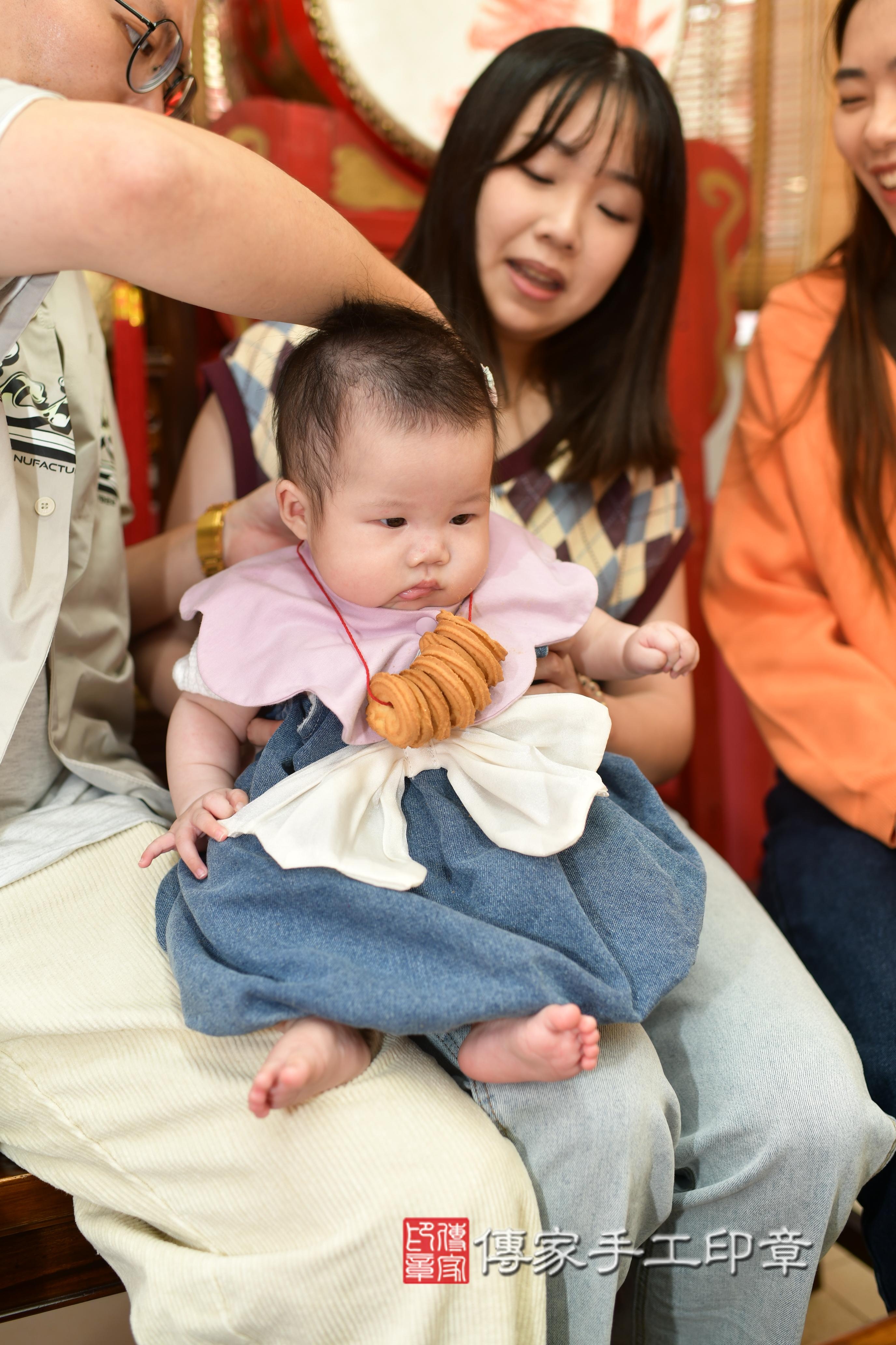 傳家手工印章高雄店、抓周、度脺、中國風會場、傳家嬰兒古禮、吉祥話、抓周道具物品24種、拍照。抓周證書。寶寶抓周、滿周歲、生日快樂、祝福